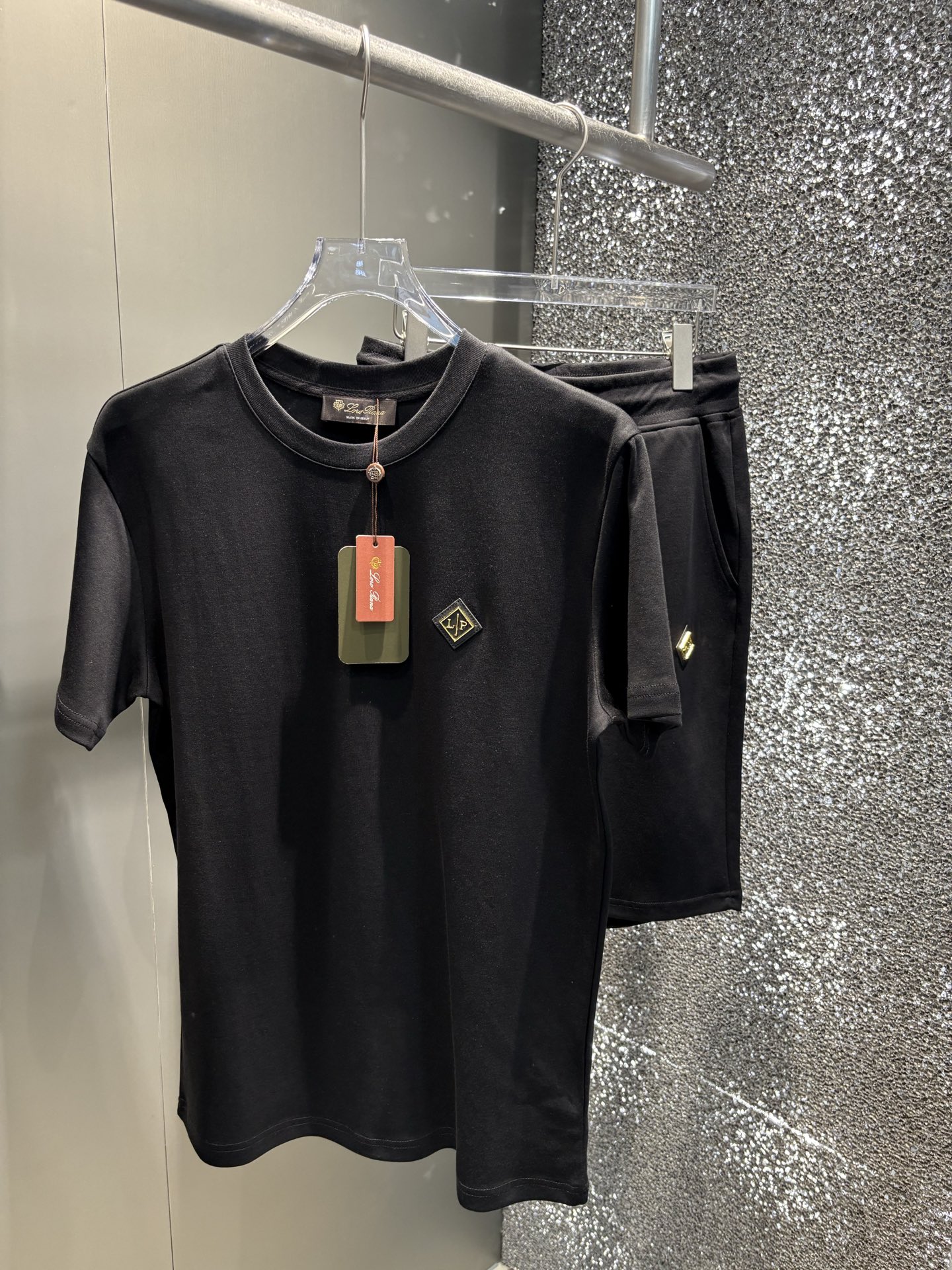 早春/套 loro Piana 🔥春夏官网独家专供 高端独家定制款 早春新款专柜同款休闲短袖短裤套装，透