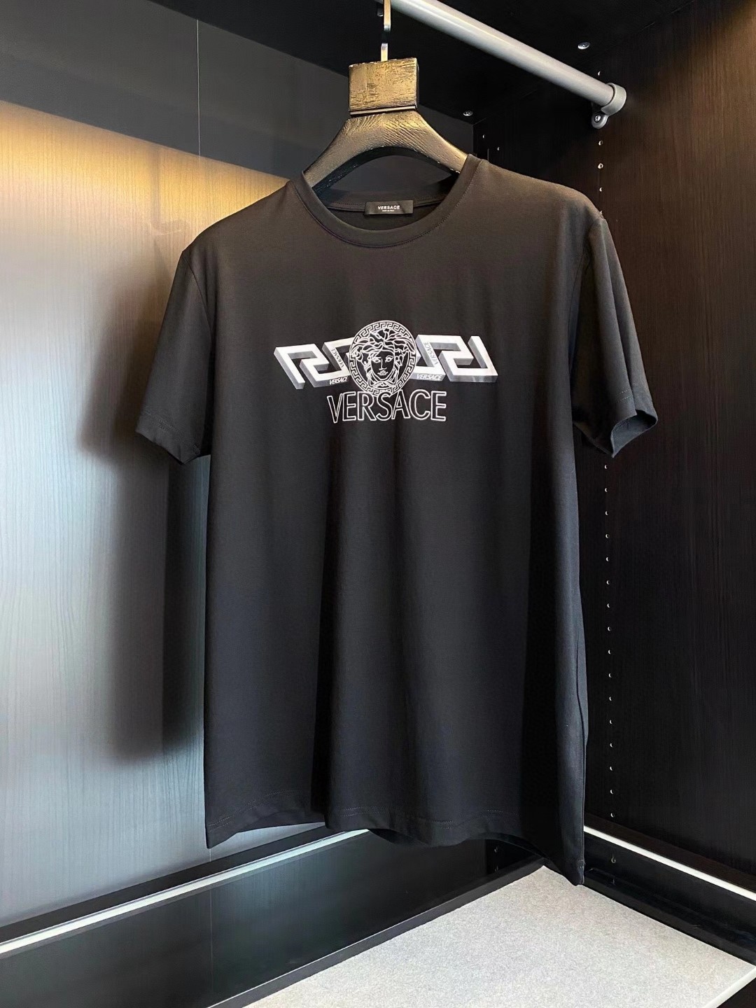 Versace Medusa Print Crew Neck T-Shirt | Short Sleeve Tee for Men 2 a1745130060114 1686
