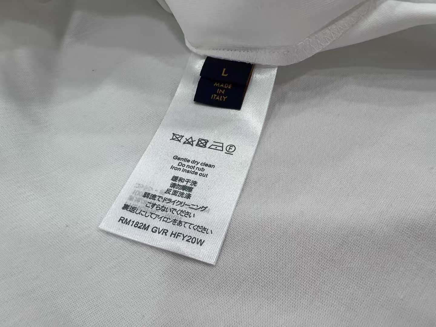 Louis Vuitton Crew Neck T-Shirt - Classic Style, Comfortable Fit (Sizes S-XL) 6 a1745217287228 8454