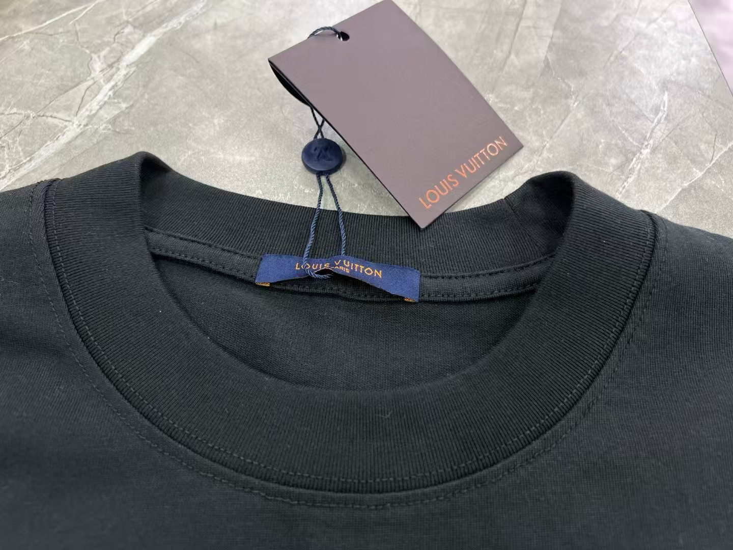 Louis Vuitton Men's Crew Neck T-Shirt with Embroidered Logo, Sizes S-XL 2 a1745217401424 0138
