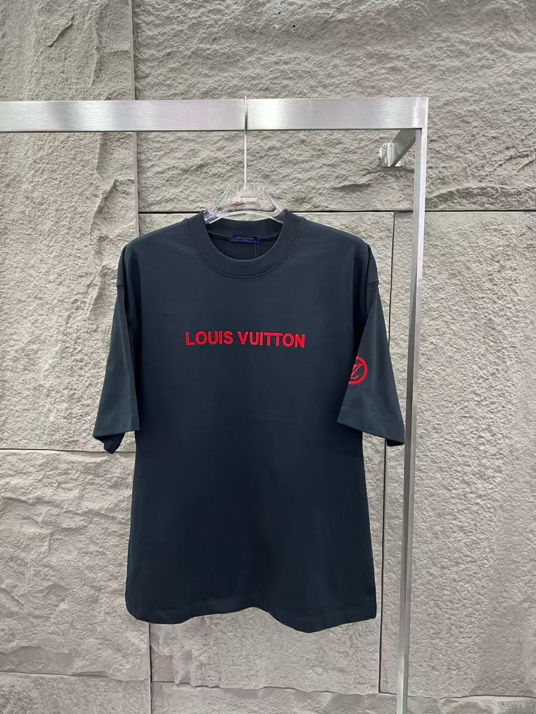 Louis Vuitton Men's Crew Neck T-Shirt with Embroidered Logo, Sizes S-XL 1 a1745217401428 4786