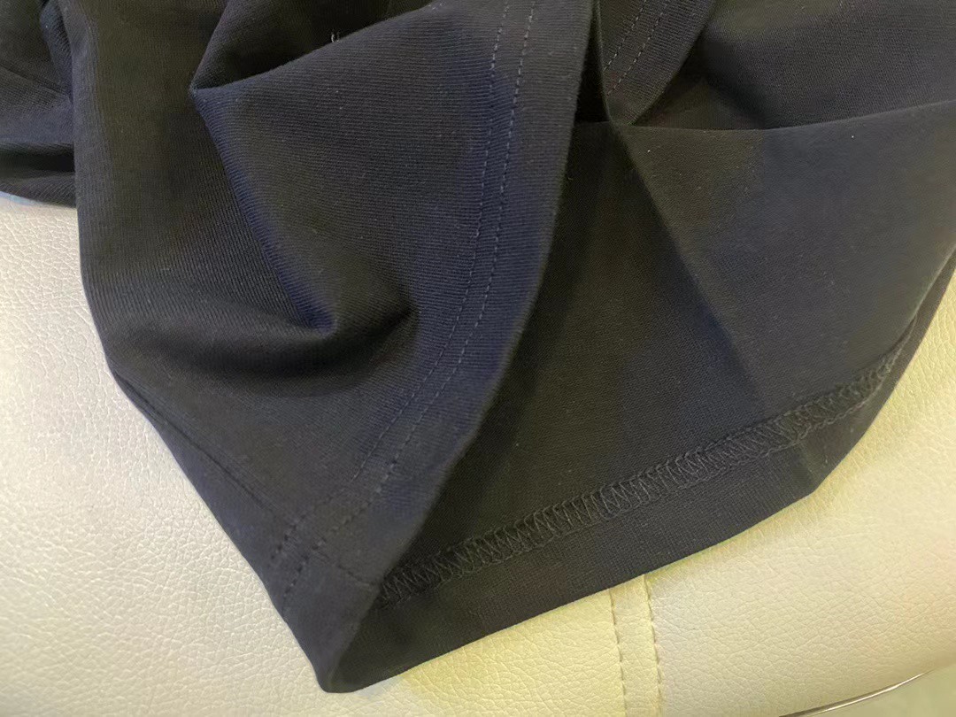 Prada Crew Neck T-Shirt with Iconic Triangle Logo - S.M.L.XL Sizes 5 a1745392559567 4862