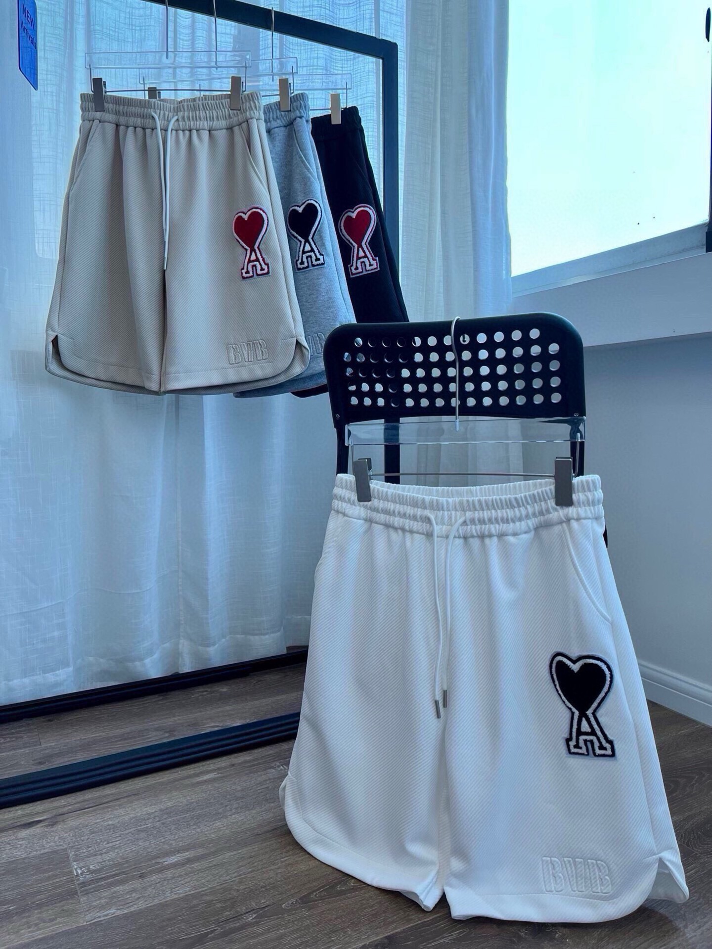 Ami Shorts con Bordado de Corazón, Cintura Elástica, Unisex y Cómodos 4 i1746402709805 910 0 2