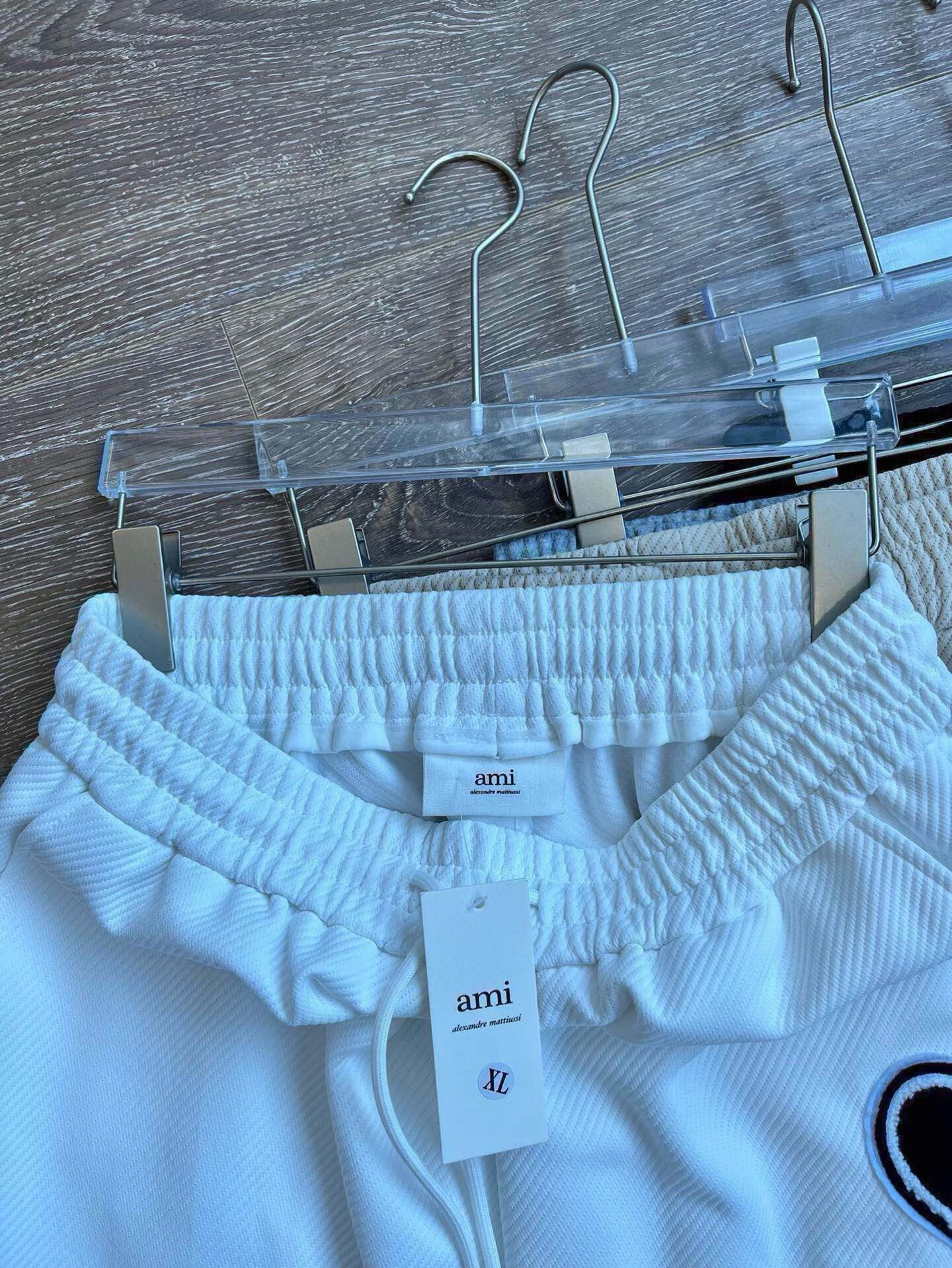 Ami Shorts con Bordado de Corazón, Cintura Elástica, Unisex y Cómodos 10 i1746402709836 9772 0 8