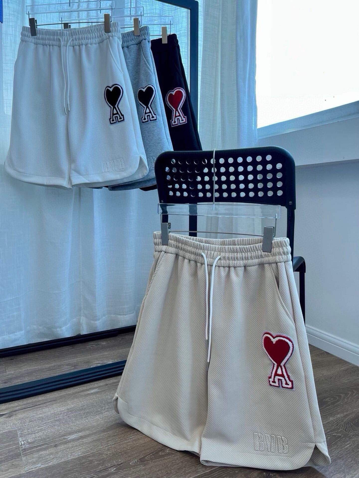Ami Shorts con Bordado de Corazón, Cintura Elástica, Unisex y Cómodos 5 i1746402712256 9898 0 3