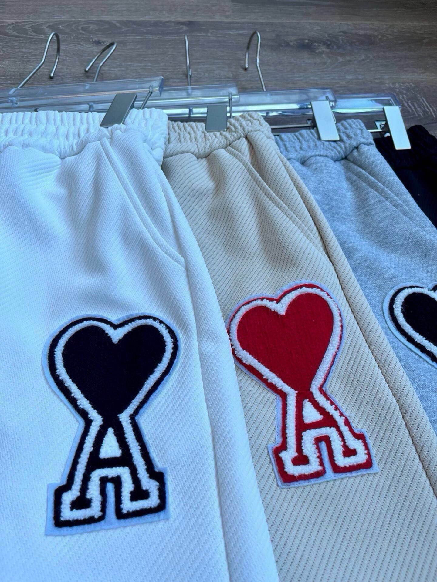 Ami Shorts con Bordado de Corazón, Cintura Elástica, Unisex y Cómodos 9 i1746402712279 2358 0 7