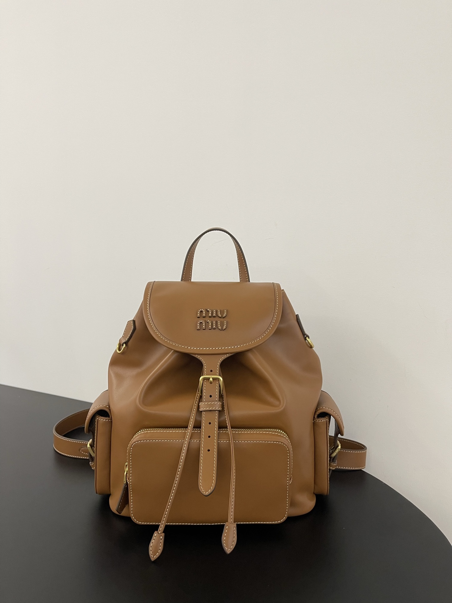 P970 Miumiu 缪缪25ss mochila de hombro totalmente de cuero, muy popular en primavera, cuero de becerro marrón importado c…