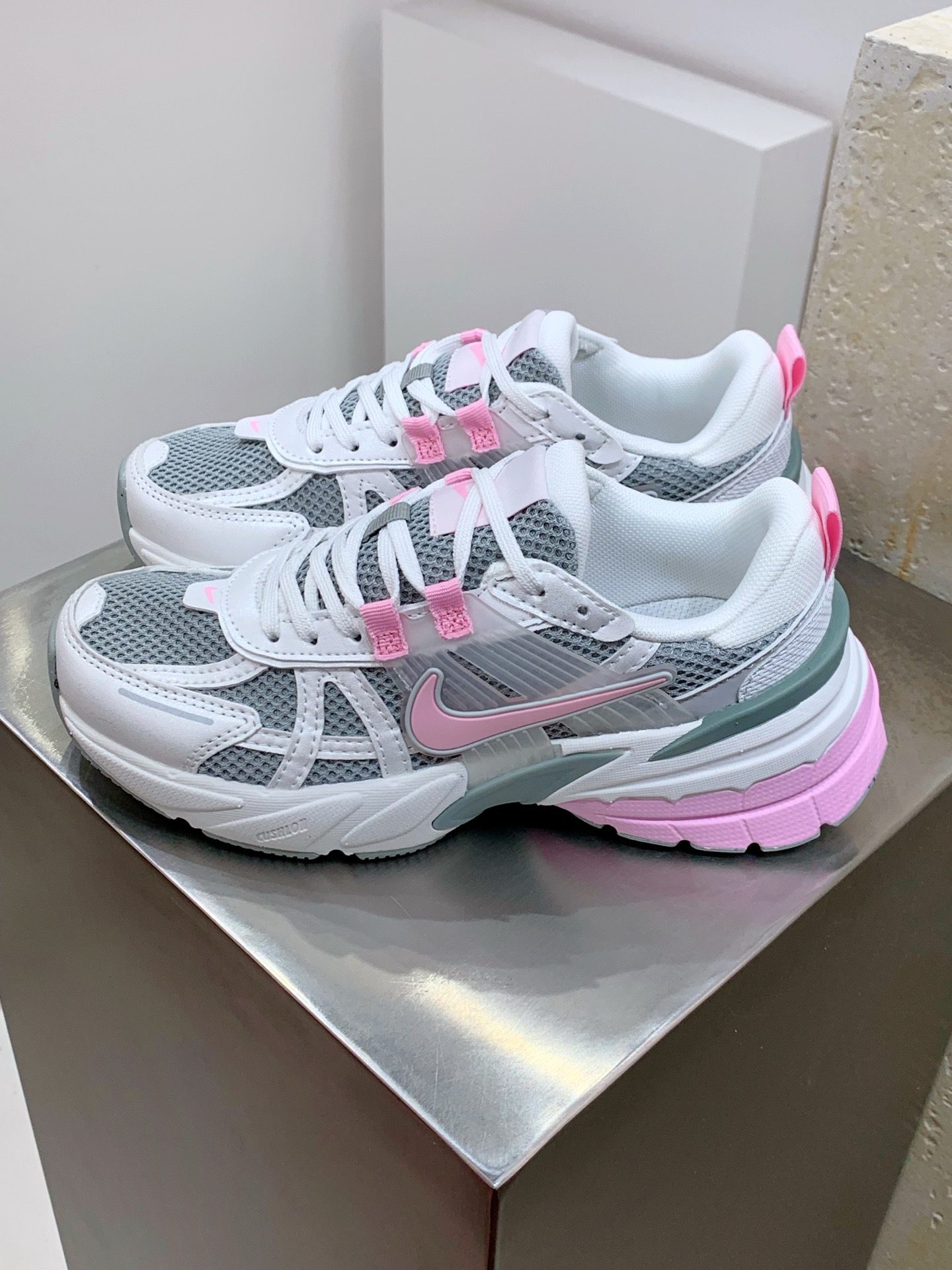 NO:280044,Real price Spot Pure original version #0 defect 0 glue Nike v2k Runtekk 