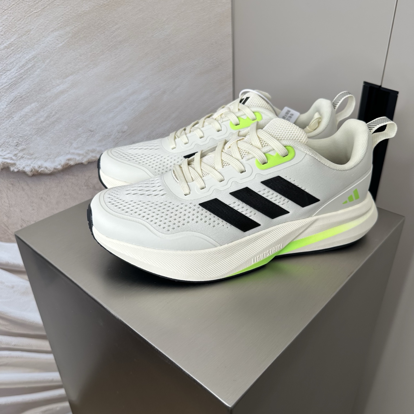 NO:556110,Actual price, in stock, upgraded T version #Adidas RUNFALCON 3.0 running shoe series Adidas cushioning casual retro soft-soled comfortable sports jogging shoes size 40 41 42 43 44 45,,adidas19860909实价 现货 升级T版#Adidas RUNFALCON 3.0 跑鞋系列 阿迪达斯 缓震休闲 复古 软底舒适运动慢跑鞋 尺码40 41 42 43 44 45,,adidas,Men's shoes