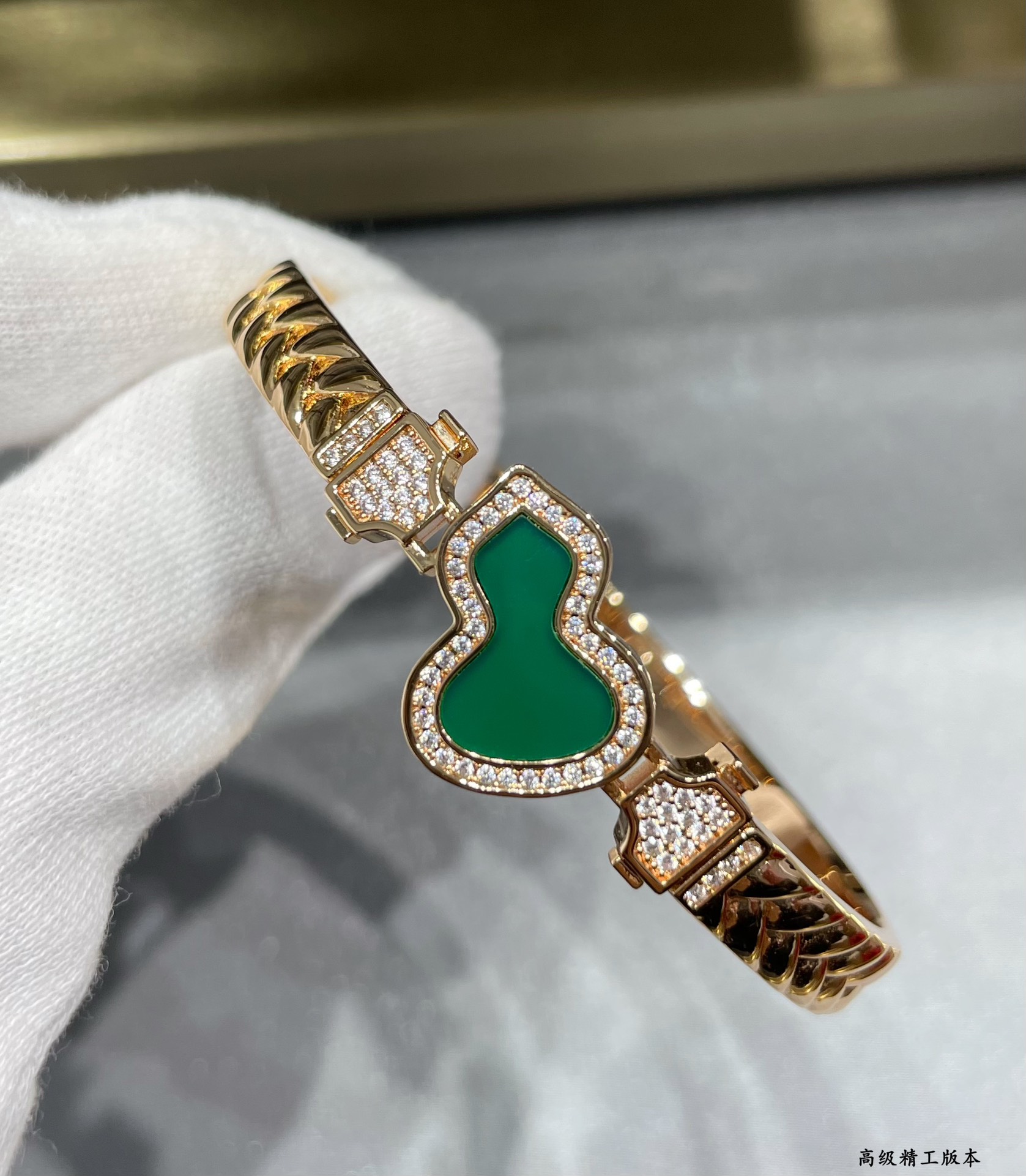 ♪ 1080 V gold, qeelin knitted with natural peacock pebbles ♪ - 图片 3