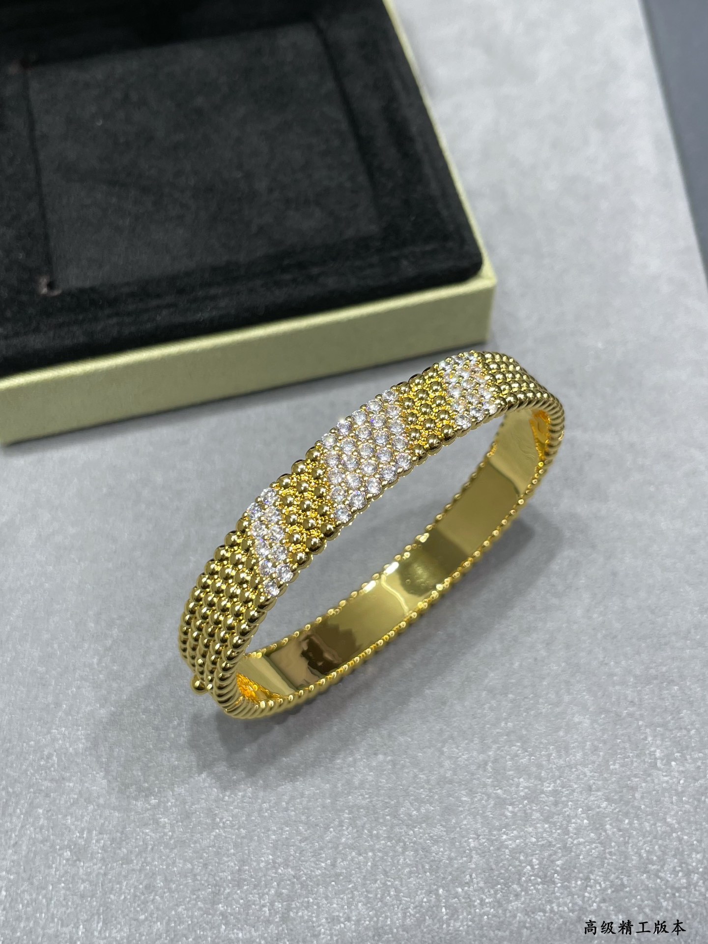 Luxurious 18K Gold Bead Bracelets by Van Cleef & Arpels: Exquisite and Antique Design - 图片 9