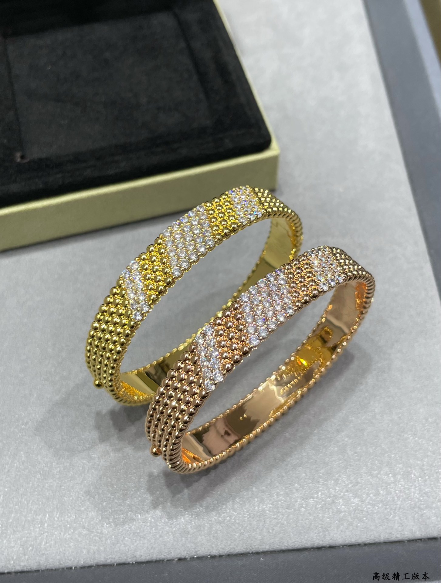 Luxurious 18K Gold Bead Bracelets by Van Cleef & Arpels: Exquisite and Antique Design - 图片 4