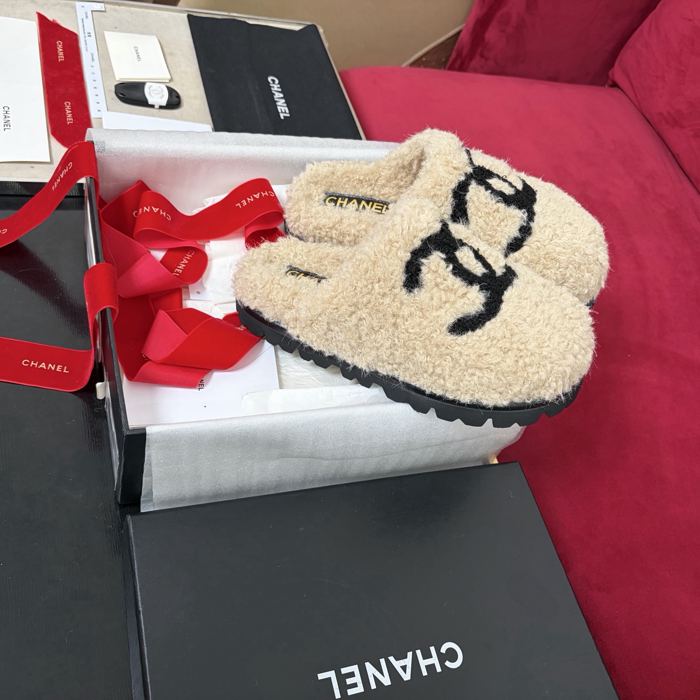 CHANEL воўнавыя тапачкі-шлёпанцы, рамбічная воўна ягняці, воўнавы рулон унутры, гумавая супрацьслізготная падэшва, упакоўка ад бутіка