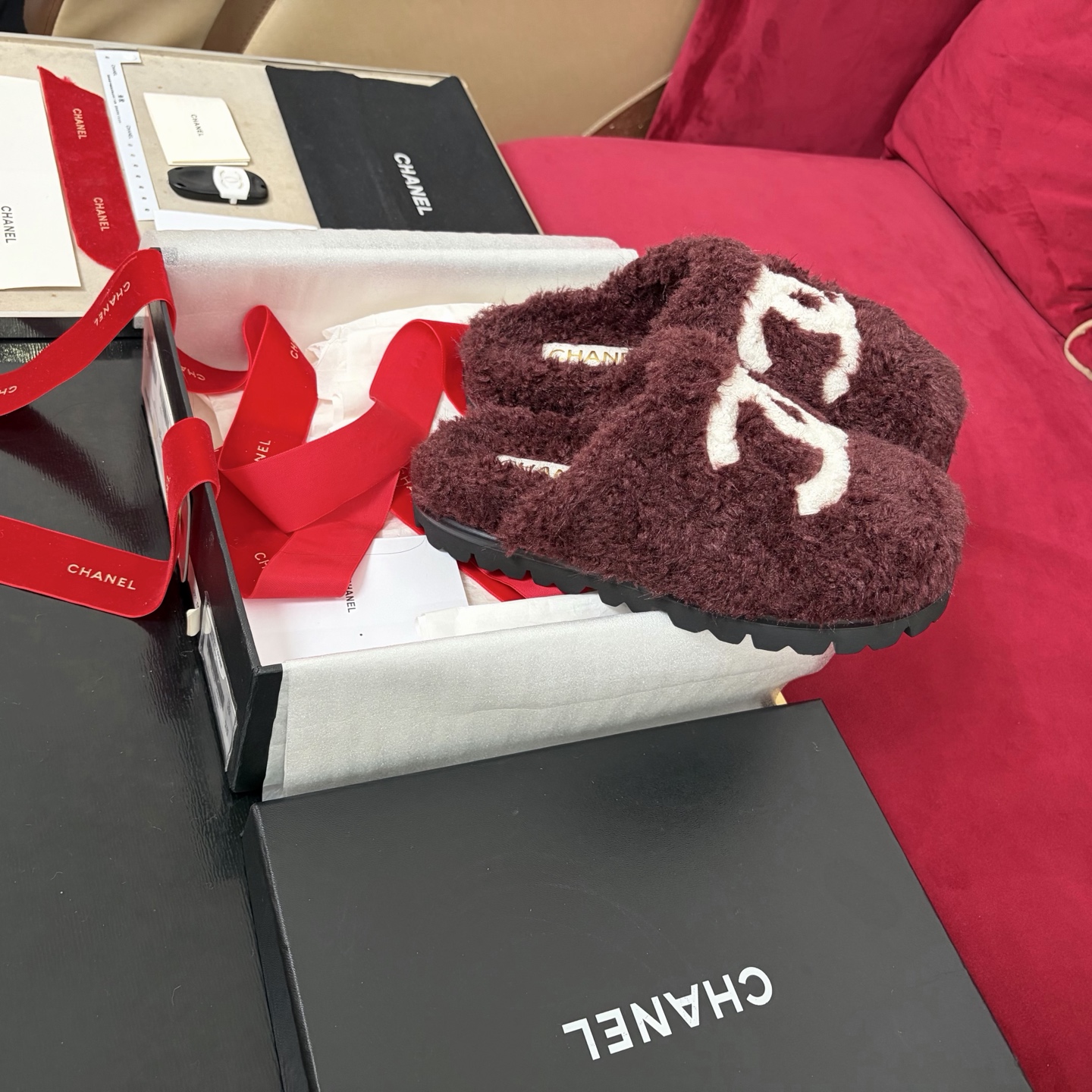 CHANEL воўнавыя тапаткі, рамбічная воўна, унутраная падкладка з воўны, гумавая супрацьслізготная падэшва, упакоўка ад бутіка