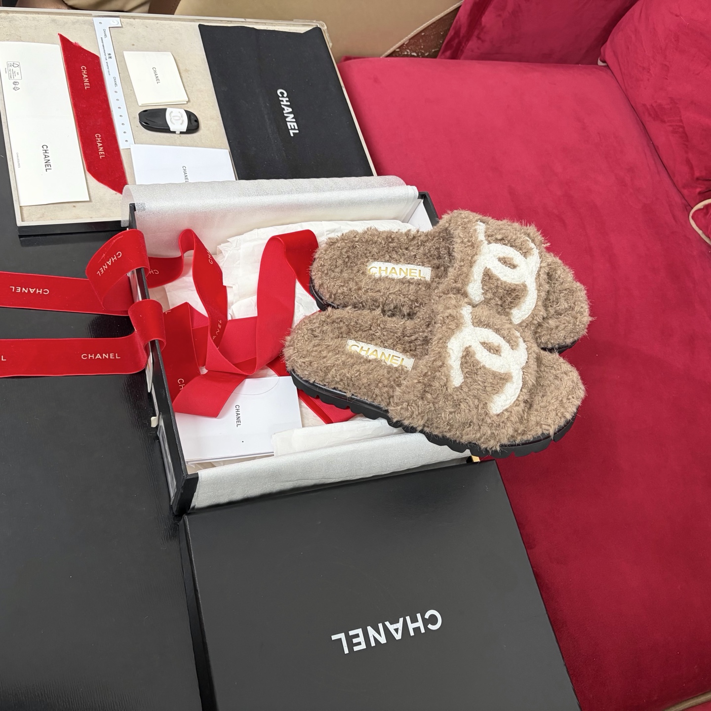 CHANEL воўнавыя тапаткі, рамбічная воўна, унутраная падкладка з воўны, гумавая супрацьслізготная падэшва, упакоўка ад бутіка