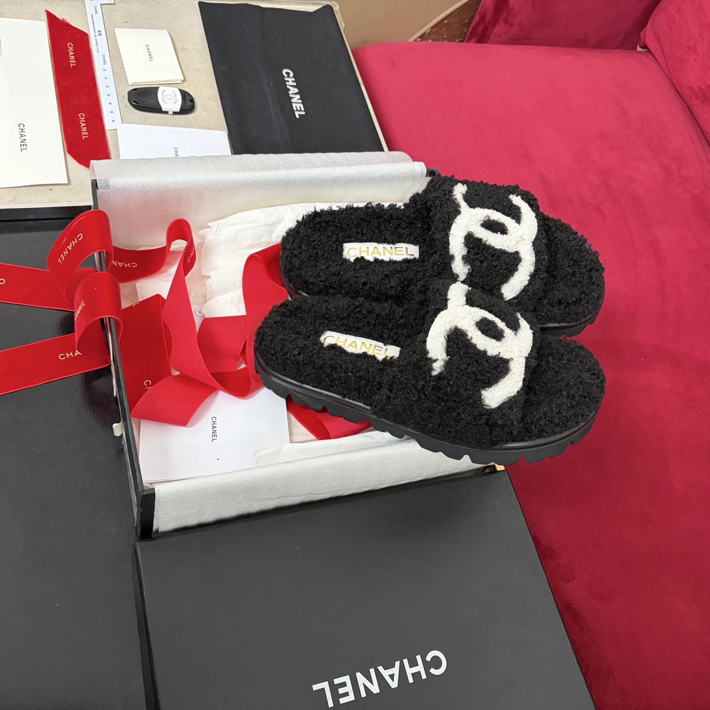 CHANEL воўнавыя тапаткі, рамбічная воўна, унутраная падкладка з воўны, гумавая супрацьслізготная падэшва, упакоўка ад бутіка