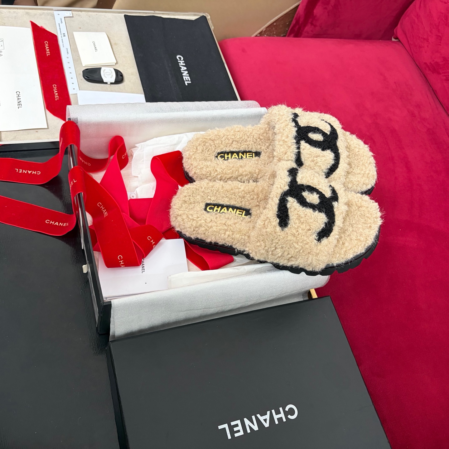CHANEL воўнавыя тапачкі, рамбічная воўна, унутраная падшэўка з воўны, гумавая супрацьслізготная падэшва, упакоўка ад бутіка