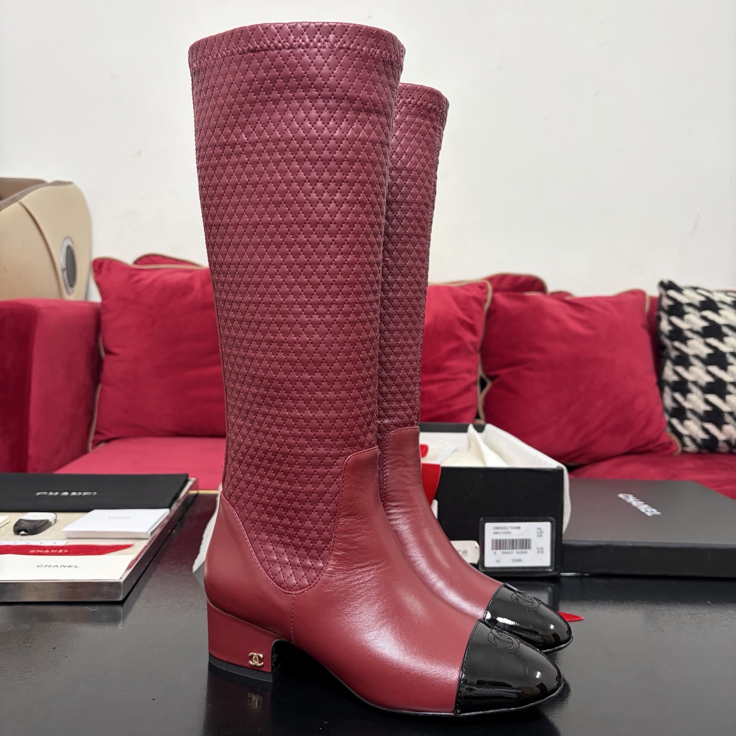 Chanel Bottines hautes à talon épais en cuir de veau et empiècements élastiques