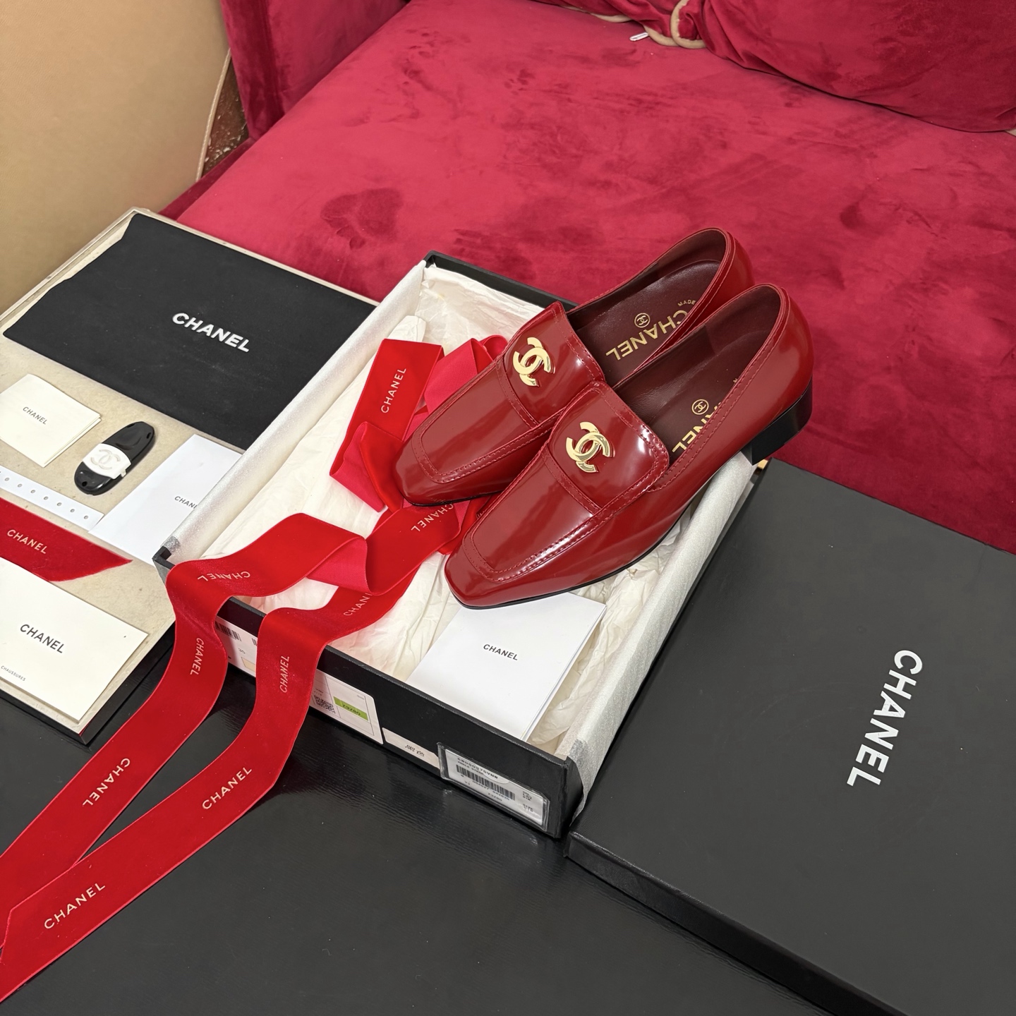 CHANEL лоферы лакированная кожа красные с логотипом двойная C
