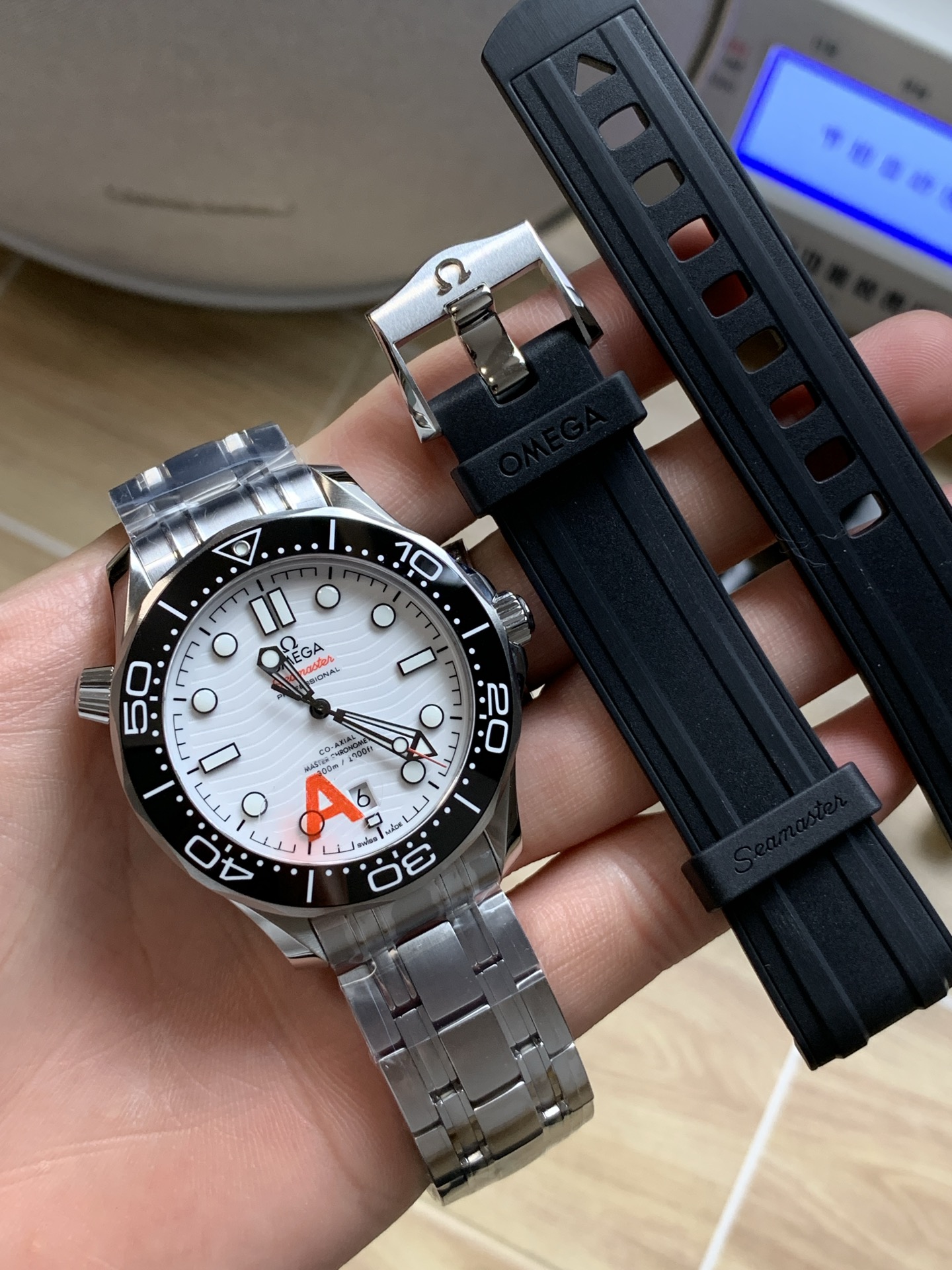Omega 8800 Core Upgrade: Features, Functions, and Appearance Compared to 2824 Core - 图片 3