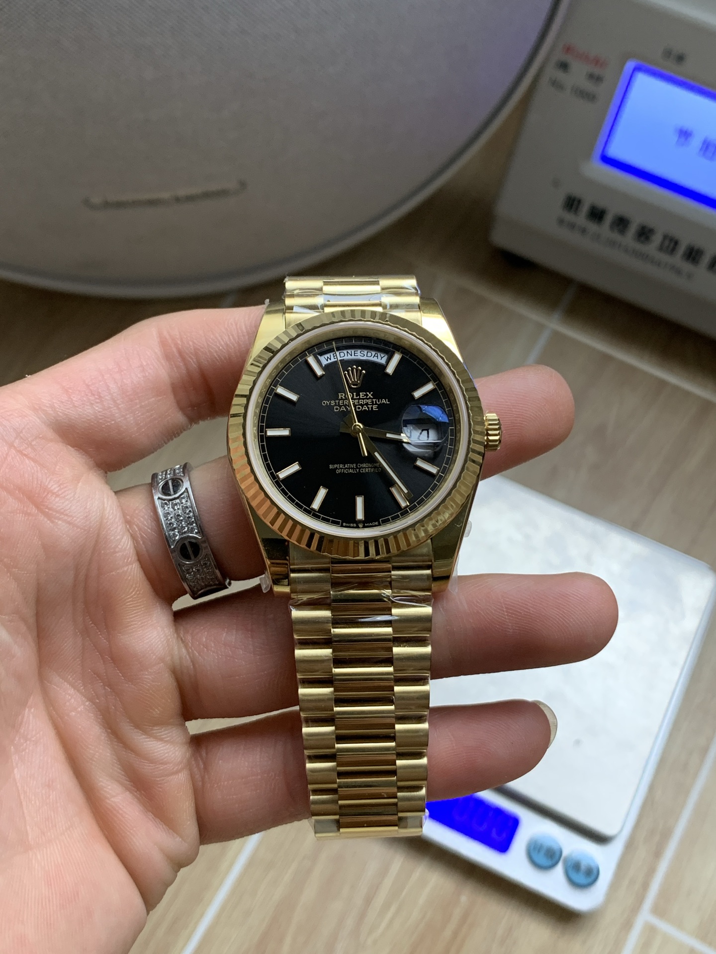 NO:385733,RC new product 40 counterweight log DD black surface, brand new counterweight DD, weight about 209 grams, new solution, no peeling, can be repeated gold, no lengthening watch section, deep lettering, Shanghai movement.,19860909RC新品 40配重日志DD 黑面,全新配重DD,重量209克左右,新方案,不掉皮,可以重复包金,不加长表节,深刻字,上海机芯.,,Watch