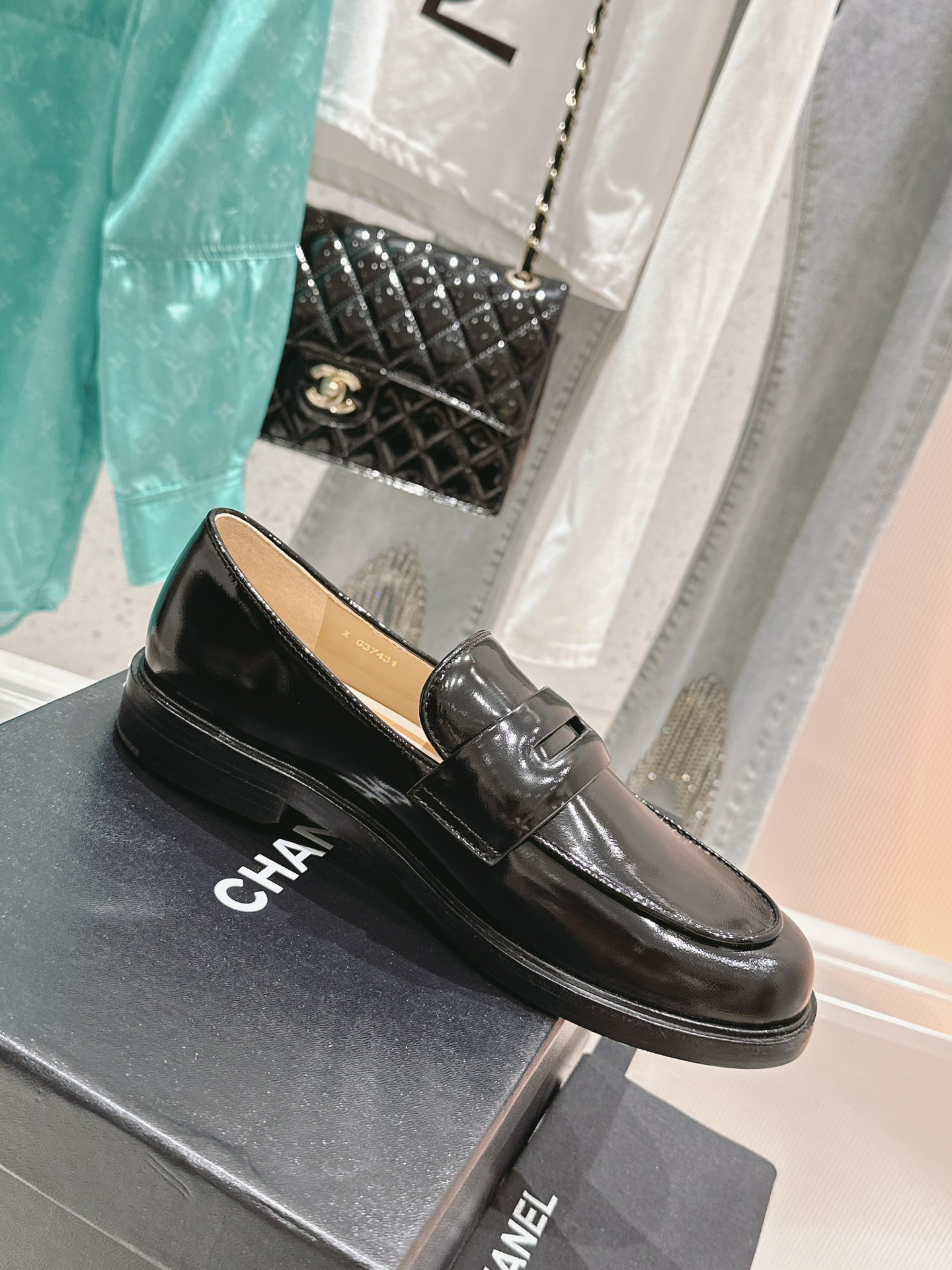 NO:405640,New product purchasing level, new versatile flat-heeled loafers goddess must have, imported calfskin, tiptoe silk sheepskin, original Italian leather two-color bottom, top 35-39 [40.41 custom], loafers, loafers, cowhide, sheepskin19860909新品代购级别 新款百搭平跟乐福鞋女神必备 鞋面采用进口小牛皮 内里踮脚丝绸羊皮 意大利原版真皮双色底 顶级35-39 [40.41定做],乐福鞋,loafers,cowhide,sheepskin,Women's Shoes