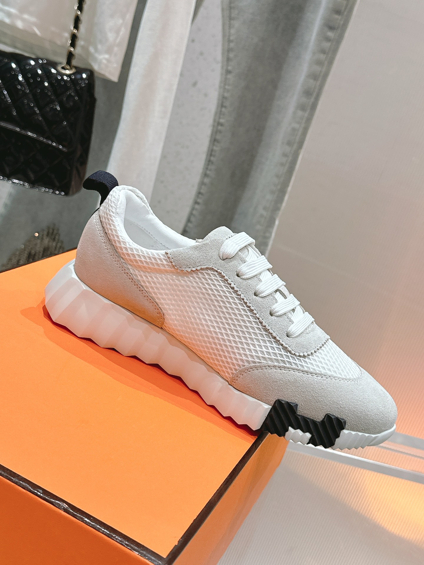 NO:254798,Women's/Men's/Hermes Classic Couple Model Top Quality #Exclusive Original Replica Running Volume Model Exquisite craftsmanship Feet Feeling Comfortable and Beautiful!  Original breathable mesh fabric and beef reverse velvet material Comfortable and breathable sheepskin lining Original TPU rubber two-color outsole Very suitable for daily commuting and shopping, Excellent comfort and softness Women's size 35-42 [40.41 Customized] Men's size 39-45 [45 Customized], casual shoes/sports shoes, hermes, sneakers, sheepskin19860909女款/男款 /爱马仕经典情侣款 顶级品质#独家原版复刻跑量款 精致的工艺脚感舒适越穿越好看！ 原版透气网面布料和牛反绒材质 舒适透气羊皮内里 原版TPU橡胶双色大底 日常通勤逛街都非常适合 舒适柔软度爆赞 女码35-42 [40.41定制] 男码39-45 [45定制],休闲鞋/运动鞋,hermes,sneakers,sheepskin,Women's Shoes