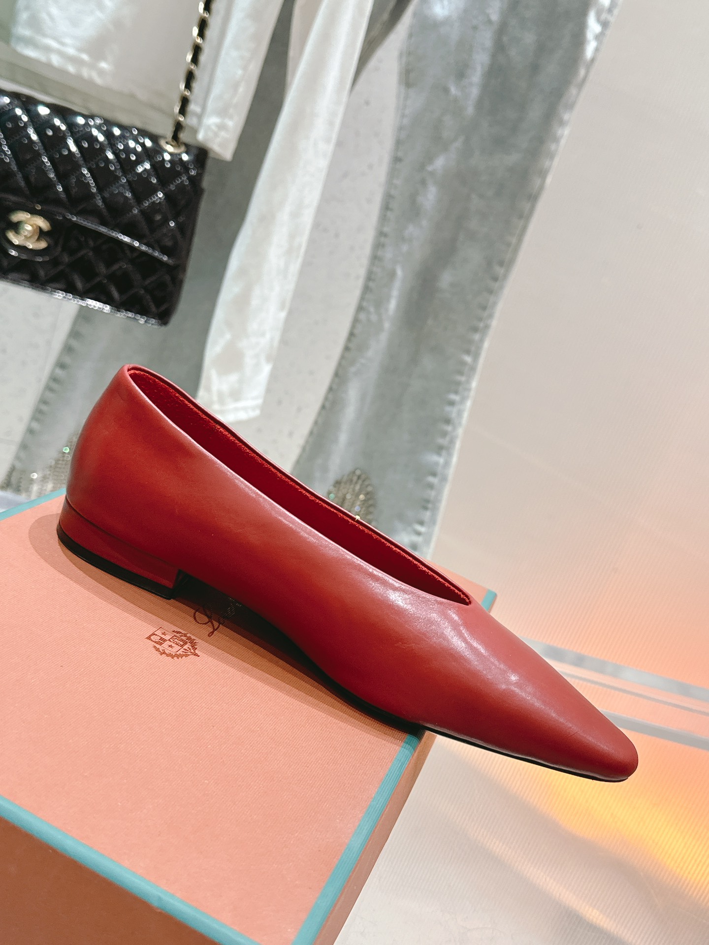 NO:264220,Sheep penis/cowhide/Nuoyoupian’s latest dust-toed shoes. Minimalist style, classic retro and ultimate elegance. Simple and atmospheric, and is a very pleasing style!  The king of high-end versatile is suitable for all seasons of spring, summer, autumn and winter. Imported upper fetal cowhide/sheep pendant custom sheepskin inner footbed original imported leather outsole size 35-41 [40.41 custom], single shoes, cowhide, sheepskin, sheep, Leather soles19860909羊猄/牛皮 /诺悠翩最新尘头鞋 极简主义风格,经典复古又极致优雅. 简约又大气,属于非常耐看的款式！高级百搭之王一年四季春夏秋冬皆适宜 鞋面进口胎牛皮/羊猄 定制羊皮内里垫脚 原版进口真皮大底 码数35-41 [40.41定做],单鞋,cowhide,sheepskin,sheep,Leather soles,Women's Shoes