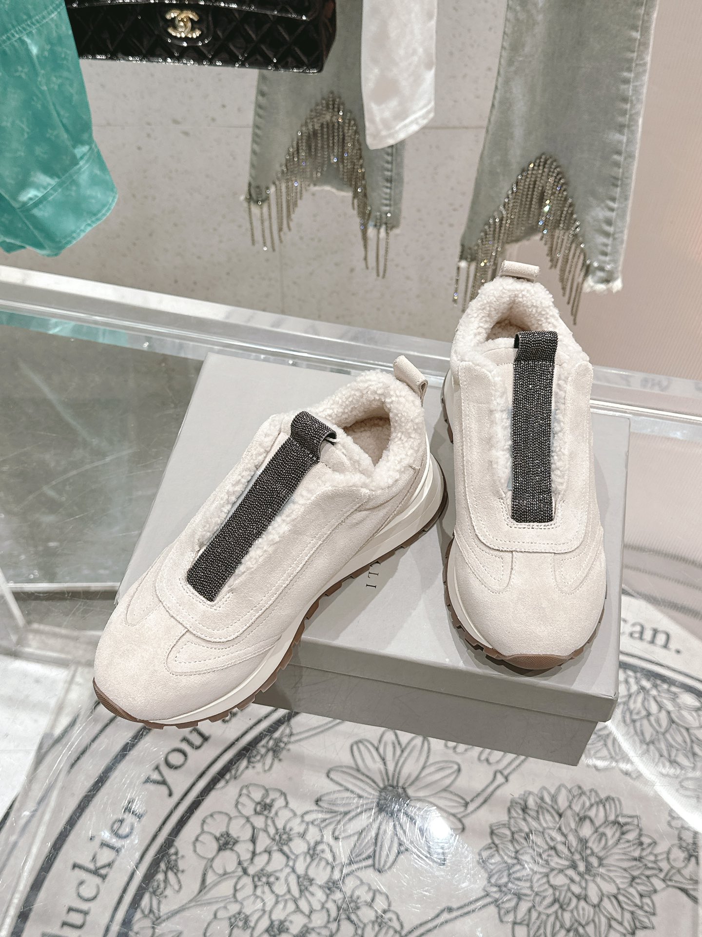 NO:462794,*The latest classic women's shoes series casual shoes and sports shoes, the foreign trade running volume is very high, the foot feels comfortable and soft, and it is suitable for all seasons, long-term running volume!  Imported upper original beef reverse velvet material, comfortable and warm lamb wool inner footbed, original rubber Meiru anti-slip sole, size 35-42 [35.41.42 customized], casual shoes/sports shoes, sneakers19860909*顶级羊羔毛最新经典♀女鞋系列休闲鞋运动鞋,外贸跑量爆单款脚感舒适柔软超级百,四季皆适宜,长期跑量款！ 鞋面进口原版牛反绒材料 舒适保暖羊羔毛内里垫脚 原版橡胶美耐防滑大底 码数35-42 [35.41.42订做],休闲鞋/运动鞋,sneakers,Women's Shoes