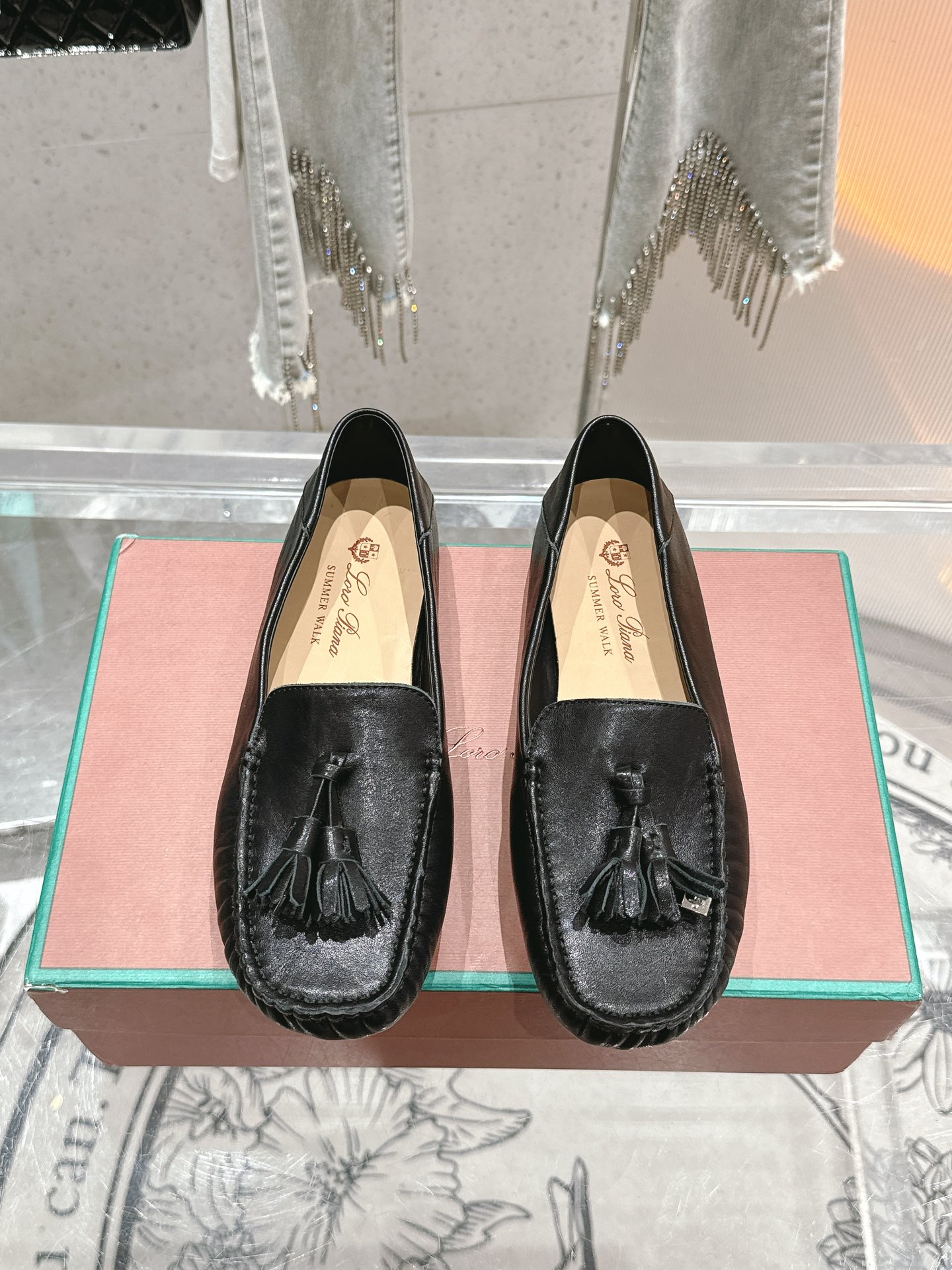 NO:462874,Top version, the latest hit in the counter, the highest quality LP women's classic beanie shoes, a must-have style shoes for driving and leisure, very soft and comfortable, with a full set of packaging!   Invincible handsome, the details are so good that the feet are very comfortable. Imported top layer cowhide/beef reverse sued fabric Imported water-dyed cowhide foot pads/inner Original wear-resistant bean sole Size: 35-41 [40.41 Custom made], bean shoes, loro piana, cowhide19860909顶级版 专柜最新爆款 最高品质LP女士经典豆豆鞋,开车生活休闲必备款式鞋,非常柔软舒适,配全套包装！  无敌帅气 细节好到爆上脚非常舒适 进口头层牛皮/牛反绒面料 进口水染牛皮垫脚/内里 原版耐磨豆豆鞋底 尺码: 35-41 [40.41定做],豆豆鞋,loro piana,cowhide,Women's Shoes