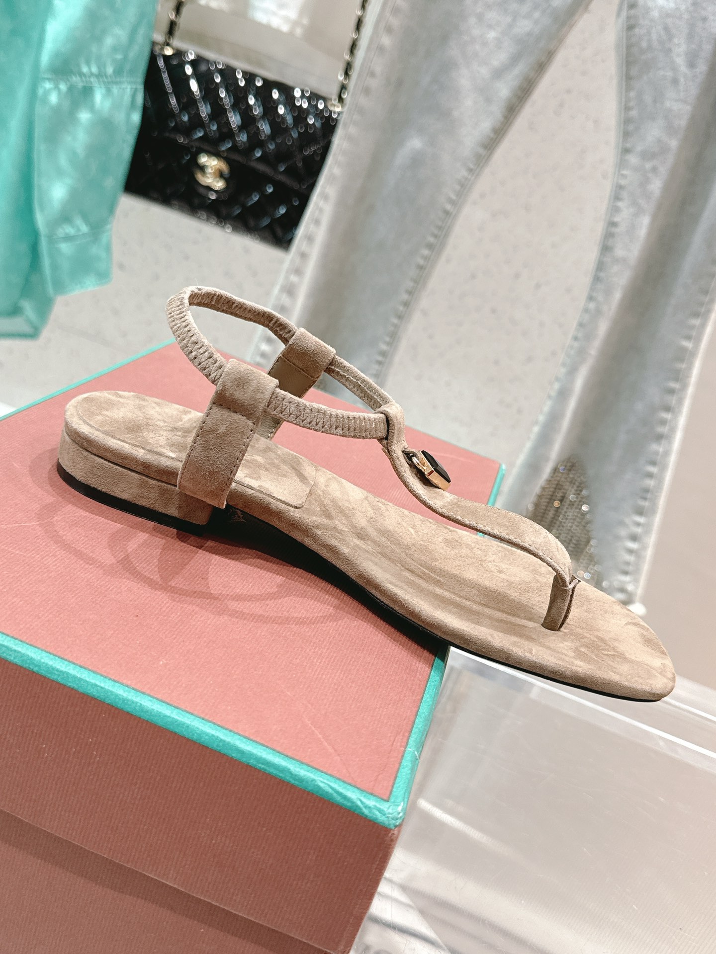 NO:437728,Top quality, the latest classic hot counter, purchasing level, British foot slippers and sandals. Selected high-quality sheep velvet material, Italian original leather outsole, size 35-41 [40.41 custom made], slippers, sandals, slippers, sheep, Leather soles19860909顶级品质 专柜最新经典爆款 代购级别 英伦夹脚拖鞋凉鞋. 精选优质羊猄绒材料 意大利原版真皮大底 尺码35-41 [40.41定做],拖鞋,sandals,slippers,sheep,Leather soles,Women's Shoes