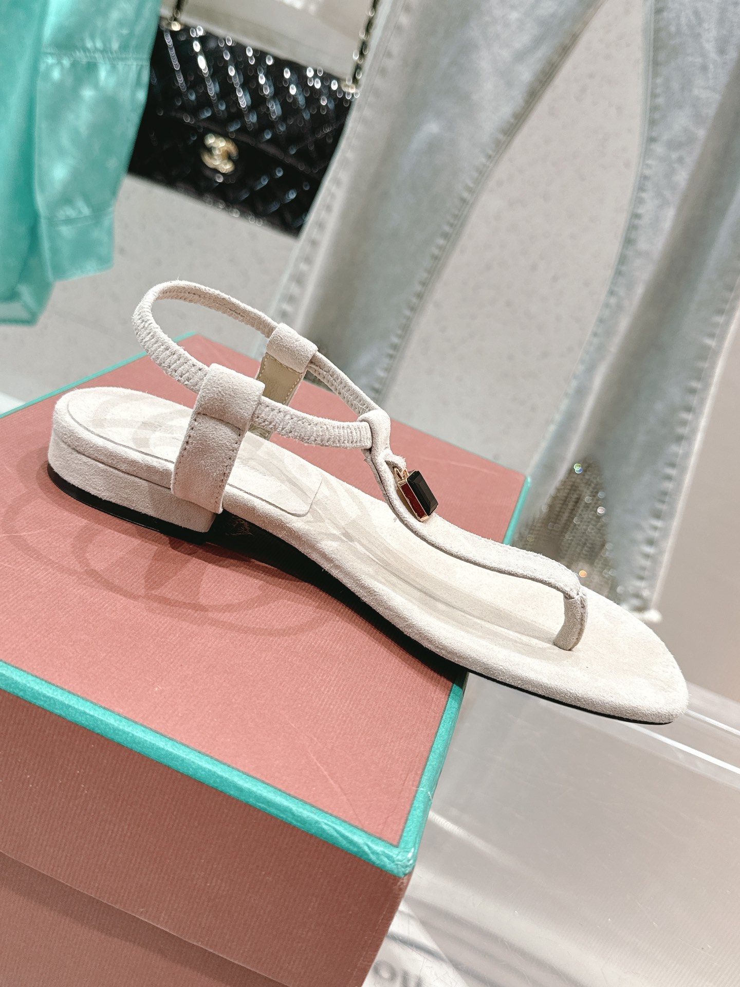NO:437688,Top quality, the latest classic hot counter, purchasing level, British foot slippers and sandals. Selected high-quality sheep velvet material, Italian original leather outsole, size 35-41 [40.41 custom made], slippers, sandals, slippers, sheep, Leather soles19860909顶级品质 专柜最新经典爆款 代购级别 英伦夹脚拖鞋凉鞋. 精选优质羊猄绒材料 意大利原版真皮大底 尺码35-41 [40.41定做],拖鞋,sandals,slippers,sheep,Leather soles,Women's Shoes