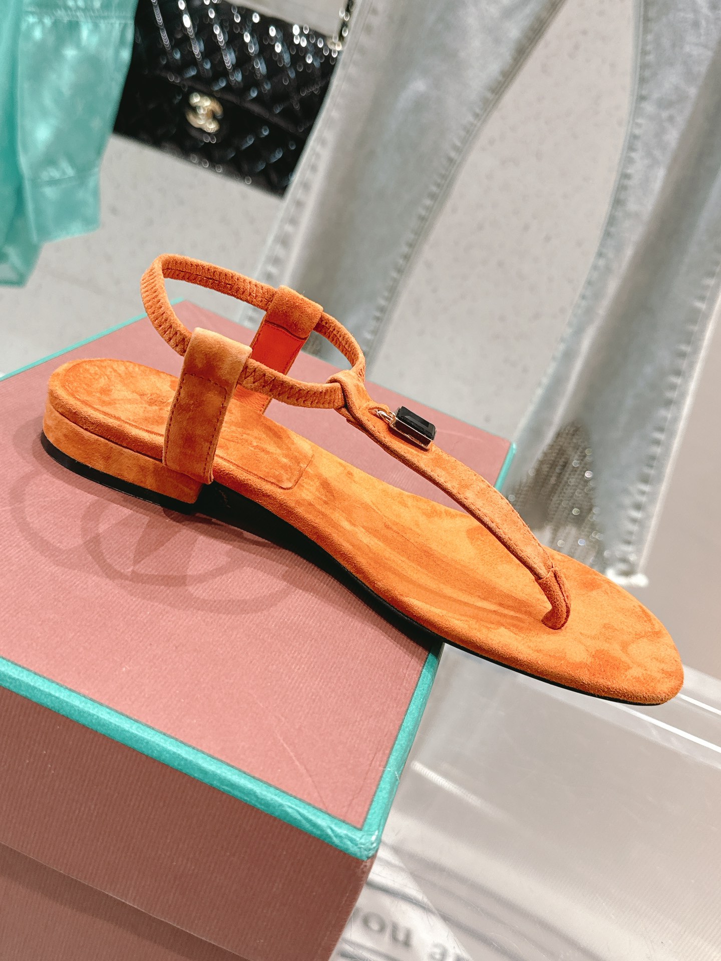 NO:437695,Top quality, latest counter, 2025 spring and summer new classic hot products, lp purchasing grade, British foot slippers and sandals. Selected high-quality sheep velvet material, Italian original leather outsole, size 35-41 [40.41 custom], slippers, loro piano, sandals, slippers, sheep, Leather soles19860909顶级品质 专柜最新 2025春夏季新款经典爆款出品lp代购级 英伦夹脚拖鞋凉鞋. 精选优质羊猄绒材料 意大利原版真皮大底 尺码35-41 [40.41定做],拖鞋,loro piana,sandals,slippers,sheep,Leather soles,Women's Shoes
