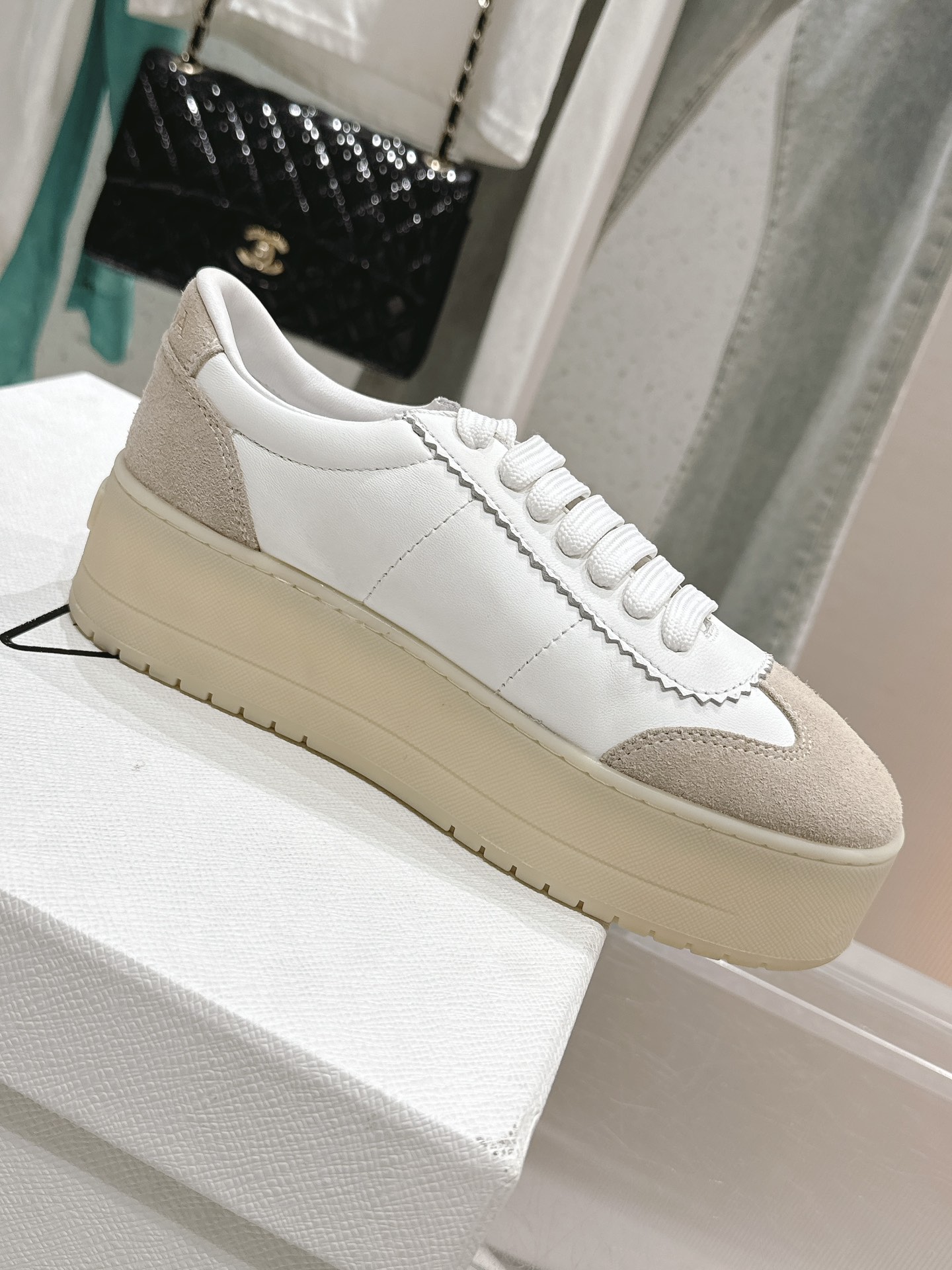 NO:264267,New thick-soled triangle casual shoes, original version purchased and developed, the shoe shape is very delicate and not soft. The foot feels quite comfortable, and you don’t have to worry about wearing all year round. Fabric cowhide   high mercerized cowhide, soft cowhide imported inside, TPU filling sole original two-color ultra-light size: 35-39 [40.41 customization], casual shoes/sneakers, cowhide19860909新品厚底三角标休闲鞋,原版购入开发,鞋型非常秀气且不软榻. 脚感也是相当舒服 一年四季都不愁穿搭 面料牛皮 高丝光牛反绒 内里进口柔软牛皮 TPU灌注大底 原版双色超轻 size: 35-39 [40.41定制],休闲鞋/运动鞋,sneakers,cowhide,Women's Shoes