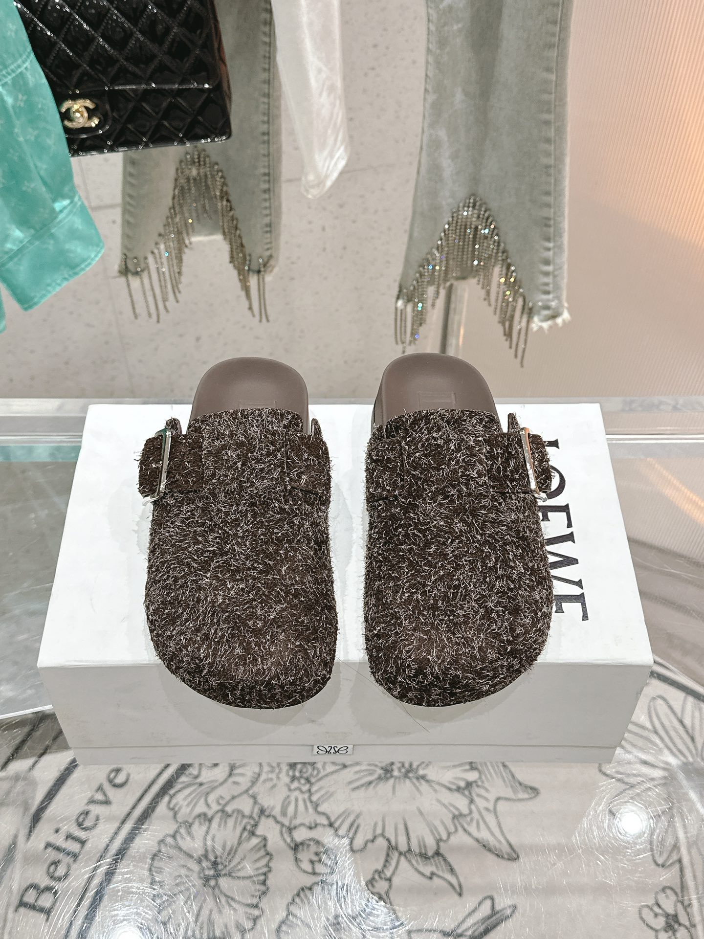 NO:264190,Loewe's new product, Birken Lazy Shoes, Snowflake Silk Cowhide Material   Sheepskin, Wrapped Leather Water Table, Combined Rubber Outsole, Increased Height by 3cm, Size 35-40 [40 Customized], Semi-torch, Loewe, Cowhide, Sheepskin19860909罗意威新品 勃肯懒人一脚蹬鞋 雪花丝光牛皮料 羊皮里 包裹皮质水台 组合橡胶大底 增高3cm 码数35-40 [40定制],半拖,loewe,cowhide,sheepskin,Women's Shoes