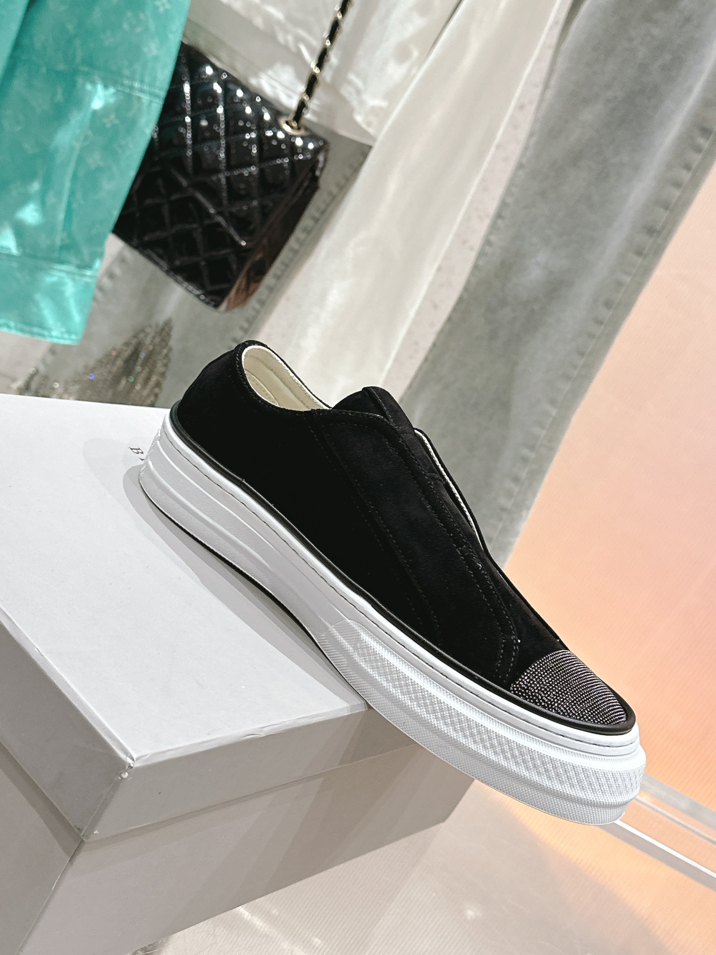 NO:462834,*Top version The latest classic series of casual shoes and sneakers, foreign trade single style, comfortable and soft, super versatile, suitable for all seasons, long-term supply! The upper is original beef reverse velvet leather, comfortable and breathable inner cushion, original rubber Meina outsole, size 35-42 [35.41.42 customized], loafers, fur shoes, loafers, sneakers19860909*顶级版本 最新经典系列休闲鞋运动鞋,外貿爆单款脚感舒适柔软超级百搭,四季皆适宜,长期供货！ 鞋面原版牛反绒皮料 内里舒适透气里垫 原版橡胶美耐大底 尺码35-42 [35.41.42订做],乐福鞋毛毛鞋,loafers,sneakers,Women's Shoes