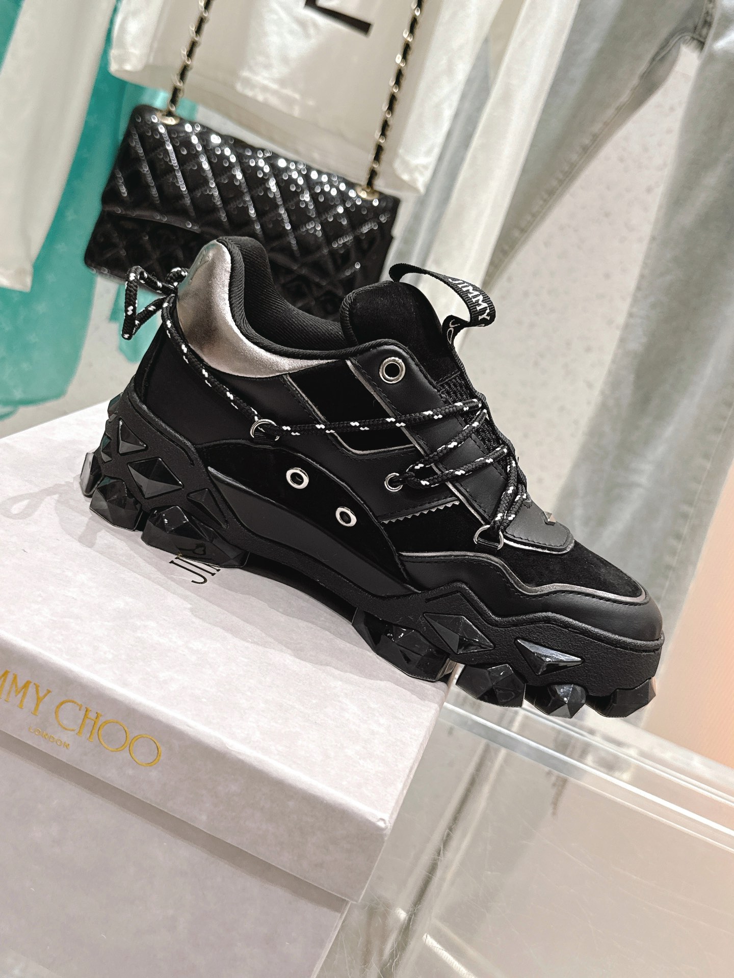 NO:264212,Couple model # Top quality series running shoes Original single replica, novel shape, exuding dynamic vitality!  Atmospheric and eye-catching shape, shock-absorbing padded shoe mouth and tongue, with pull-tab design, comfortable to wear, highlighting the futuristic trendy style!  Super good looking!  Men and women sizes 35-45, dad shoes19860909情侣款# 顶级品质系列跑鞋 原单复刻 造型新颖 散发动感活力！大气夺目造型,减震衬垫鞋口和鞋舌,配以拉袢设计,穿着舒适,凸显未来潮流风格！超级好看呀！ 男女尺码35-45,老爹鞋,Women's Shoes