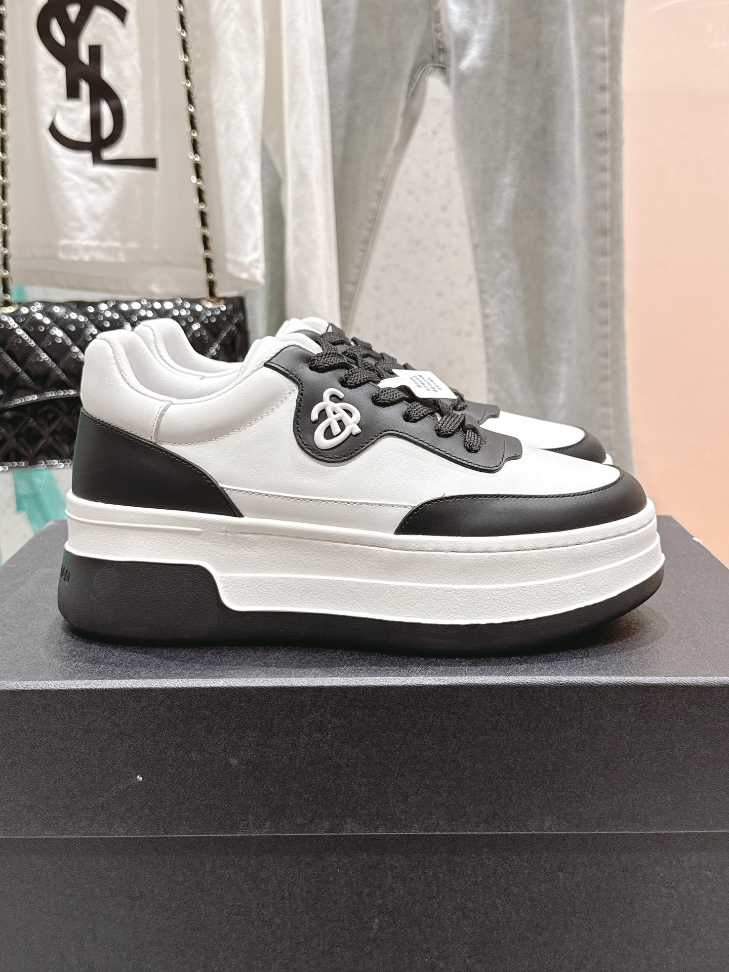 NO:264187,New white shoes, thick-soled casual height-enhancing shoes. Original custom cowhide surface, comfortable and breathable inner, original tpu lightweight wear-resistant sole size 35-40 [40 custom], casual shoes/sports shoes, sneakers, cowhide19860909新款小白鞋,厚底休闲增高鞋. 鞋面原版定制牛皮面 舒适透气内里 原版tpu轻便耐磨底 尺码35-40 [40定做],休闲鞋/运动鞋,sneakers,cowhide,Women's Shoes