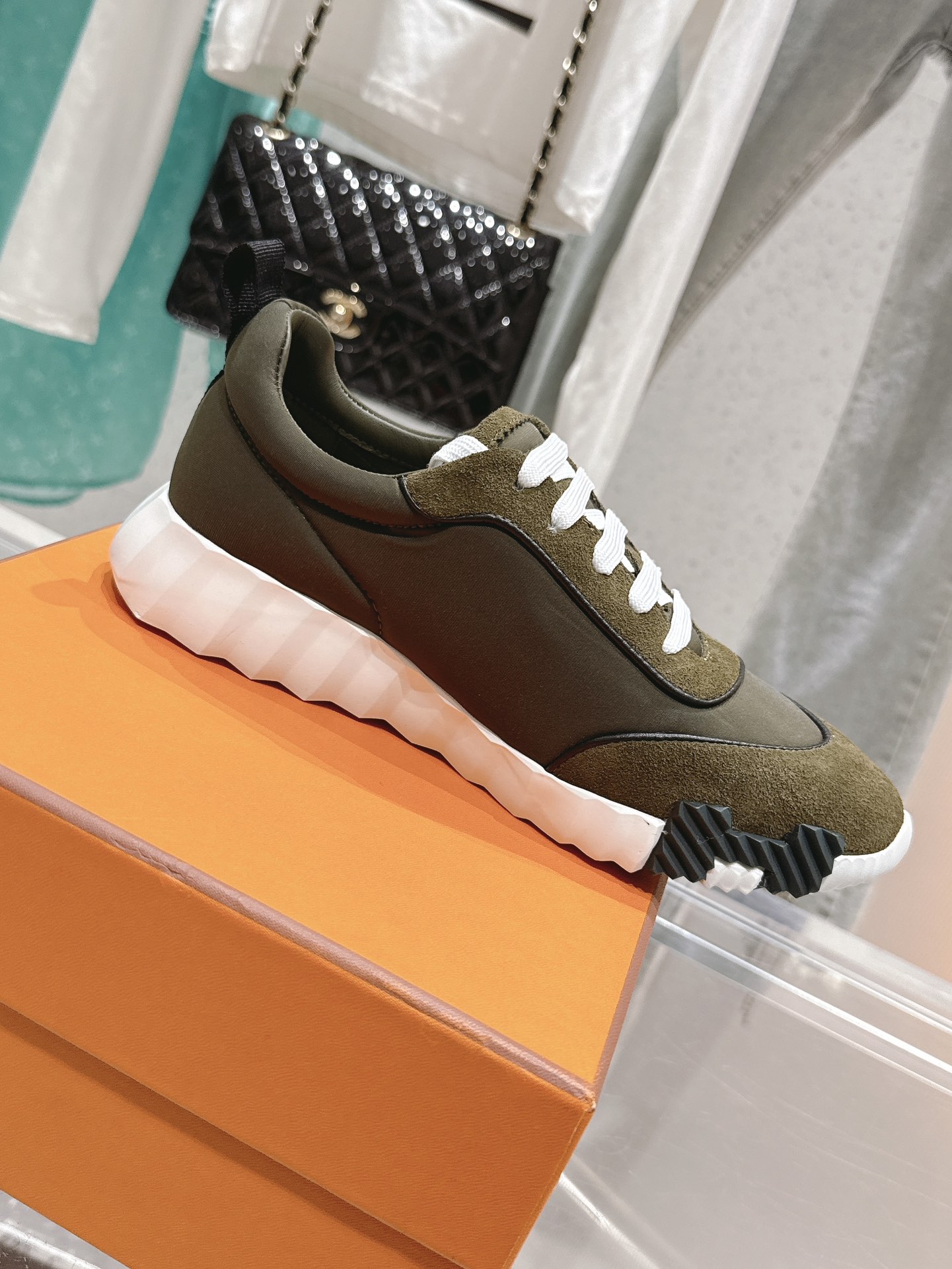 NO:264222,Women's/Men's/Hermes Classic Couple Model Top Quality #Exclusive Original Replica Running Volume Model Exquisite craftsmanship Feet Feeling Comfortable and Beautiful!  Original breathable mesh fabric and beef reverse velvet material Comfortable and breathable sheepskin lining Original TPU rubber two-color outsole Very suitable for daily commuting and shopping, Excellent comfort and softness Women's size 35-42 [40.41 Customized] Men's size 39-45 [45 Customized], casual shoes/sports shoes, hermes, sneakers, sheepskin19860909女款/男款 /爱马仕经典情侣款 顶级品质#独家原版复刻跑量款 精致的工艺脚感舒适越穿越好看！ 原版透气网面布料和牛反绒材质 舒适透气羊皮内里 原版TPU橡胶双色大底 日常通勤逛街都非常适合 舒适柔软度爆赞 女码35-42 [40.41定制] 男码39-45 [45定制],休闲鞋/运动鞋,hermes,sneakers,sheepskin,Women's Shoes