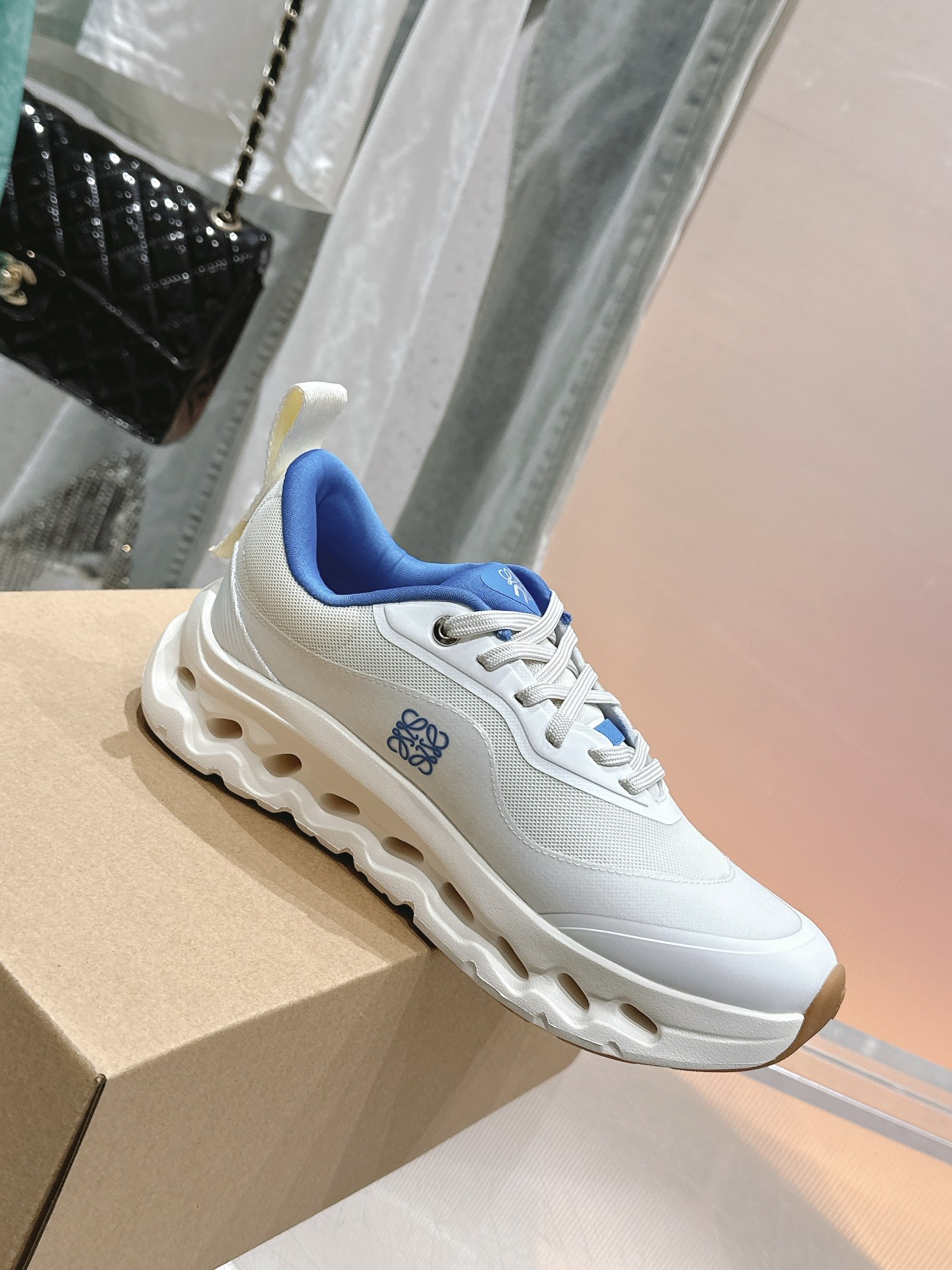 NO:264204,x On·Luoyiwei x Anpao top quality, a newly upgraded version of the joint cooperation model Cloudtilt 2.0 couples thick-soled running shoes casual sneakers. Original imported technology net fabric Imported breathable and comfortable net lining Original open mold non-slip rubber sole thickness about 4cm Size 35-45 [Men and women], casual shoes/sports shoes, christian louboutin, loewe, sneakers19860909x On·罗意威 x 昂跑顶级品质,全新升级版本联名合作款 Cloudtilt 2.0情侣款厚底跑鞋休闲运动鞋. 原版进口科技网面料 进口透气舒适网内里 原版开模防滑橡胶底 底厚约4cm 码数35-45 [男女款],休闲鞋/运动鞋,christian louboutin,loewe,sneakers,Women's Shoes