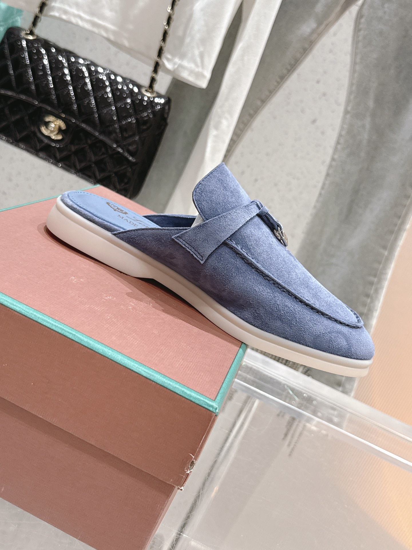 NO:721675,/NUO Youpian Wannian classic couple's loafers are simple and fashionable and feel super comfortable on the feet. They are shoes that can walk 20,000 steps a day. They are super versatile!  1. The upper is made of unique knitted fabric technology, and the counter process is restored in an all-round way. The midsole part is made of cowhide leather. Purchase the original version and develop it as a top purchasing agent for the highest quality!  2 The upper is made of original suede, high-end. The lining is made of sheepskin  [38.45.46 Customized], casual shoes/sports shoes, loafers, sneakers, cowhide, sheepskin, chamois leather19860909/诺悠翩 万年经典情侣款乐福鞋 简约时尚 脚感超级舒适 一天可以暴走两万步的鞋子 超级百搭款！ 1 鞋面采用独特针织面料制作工艺,全方位复原专柜工艺流程,中底部位全牛皮拉帮工艺 原版购入开发顶级代购最高品质！ 2 鞋面原版麂皮,高级上档次 内里羊皮X牛皮垫脚,舒适透气 ZP开模组合吸模工艺大底 轻便耐磨 对版对色. 3 女码35-42 [40.41.42定做] 男码38-46 [38.45.46定做],休闲鞋/运动鞋,loafers,sneakers,cowhide,sheepskin,chamois leather,Women's Shoes