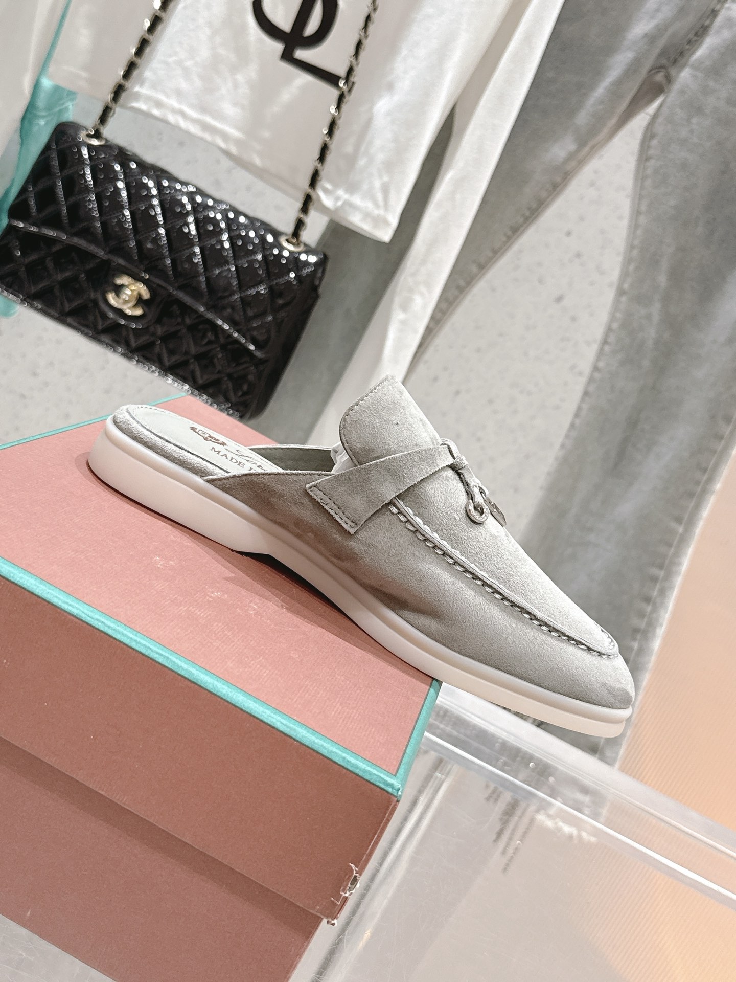 NO:721691,/NUO Youpian Wannian classic couple's loafers are simple and fashionable and feel super comfortable on the feet. They are shoes that can walk 20,000 steps a day. They are super versatile!  1. The upper is made of unique knitted fabric technology, and the counter process is restored in an all-round way. The midsole part is made of cowhide leather. Purchase the original version and develop it as a top purchasing agent for the highest quality!  2 The upper is made of original suede, high-end. The lining is made of sheepskin  [38.45.46 Customized], casual shoes/sports shoes, loafers, sneakers, cowhide, sheepskin, chamois leather19860909/诺悠翩 万年经典情侣款乐福鞋 简约时尚 脚感超级舒适 一天可以暴走两万步的鞋子 超级百搭款！ 1 鞋面采用独特针织面料制作工艺,全方位复原专柜工艺流程,中底部位全牛皮拉帮工艺 原版购入开发顶级代购最高品质！ 2 鞋面原版麂皮,高级上档次 内里羊皮X牛皮垫脚,舒适透气 ZP开模组合吸模工艺大底 轻便耐磨 对版对色. 3 女码35-42 [40.41.42定做] 男码38-46 [38.45.46定做],休闲鞋/运动鞋,loafers,sneakers,cowhide,sheepskin,chamois leather,Women's Shoes