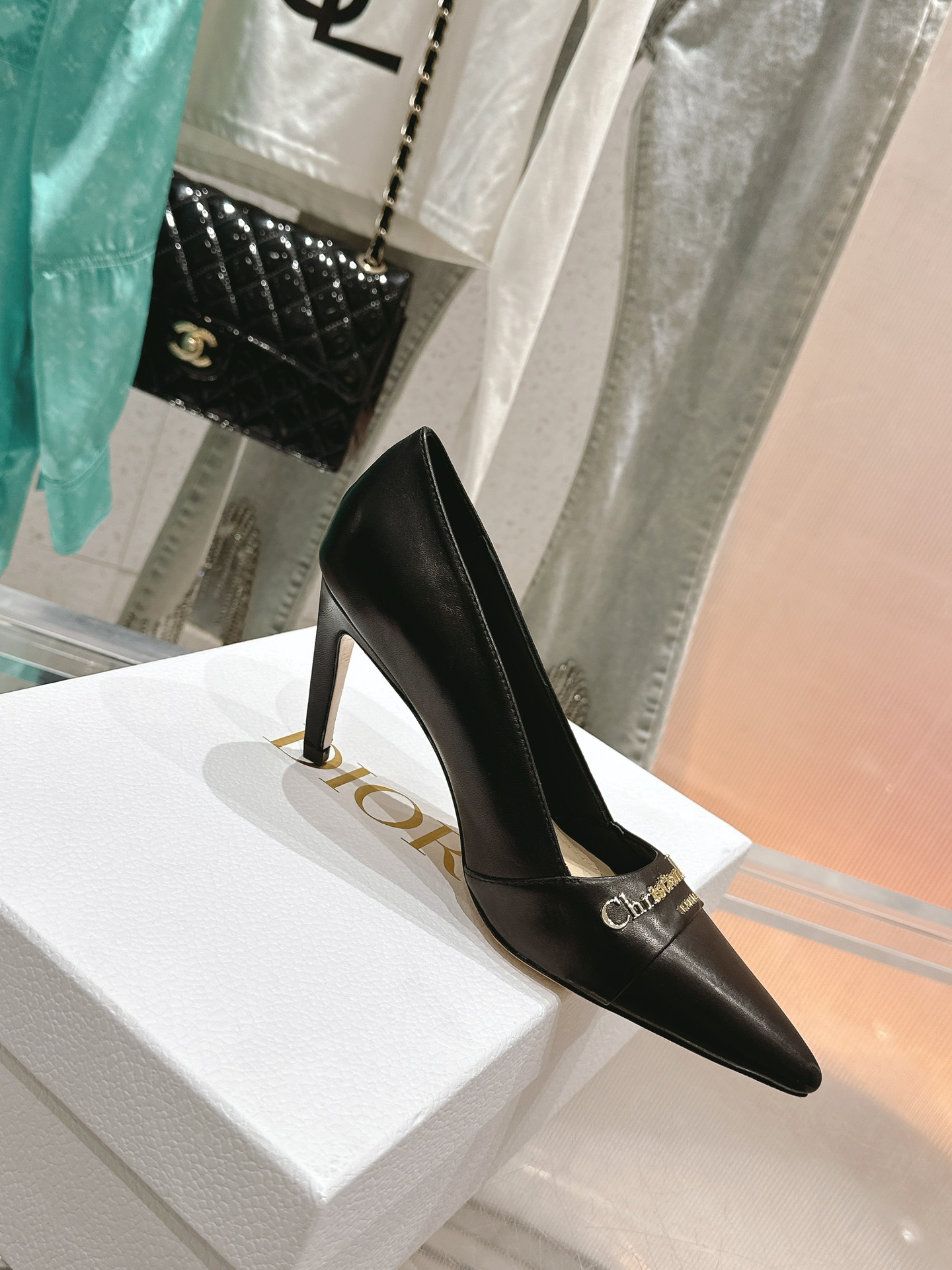 NO:264239,Dior's new Mary Jane, letter logo empty slim heel shoes, upper original cowhide material, inner foot pads are all sheepskin, Italian original genuine leather sole, heel height 5.5cm, size 35-42 [40.41.42 customized], sandals single shoes, dior, sandals, mary jane, cowhide, sheepskin19860909迪奥新品玛丽珍 字母logo后空细跟单鞋 鞋面原版牛皮材料 内里垫脚均为羊皮 意大利原版真皮底 跟高5.5cm 码数35-42 [40.41.42定制],凉鞋单鞋,dior,sandals,mary jane,cowhide,sheepskin,Women's Shoes