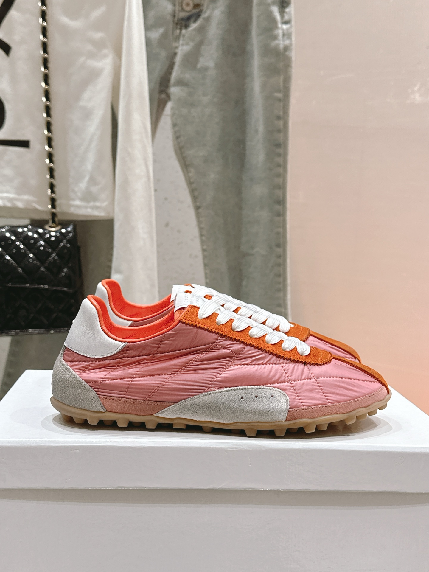 NO:246178,MM6 Magila latest couples thin-sole sneakers Sprinter. Flat-sole lace-up German training shoes casual style cowhide   cow velvet   nylon fabric material Comfortable and breathable sheepskin lining Original non-slip rubber outsole Size 35-45 [Couple style], casual shoes/sports shoes,masion margiela,masion margiela,sneakers,cowhide,sheepskin19860909MM6马吉拉 最新情侣款薄底运动鞋Sprinter.平底系带德训鞋休闲款 牛皮 牛绒 尼龙布材质 舒适透气羊皮内里 原版防滑橡胶大底 尺码35-45 [情侣款],休闲鞋/运动鞋,masion margiela,masion margiela,sneakers,cowhide,sheepskin,Women's Shoes