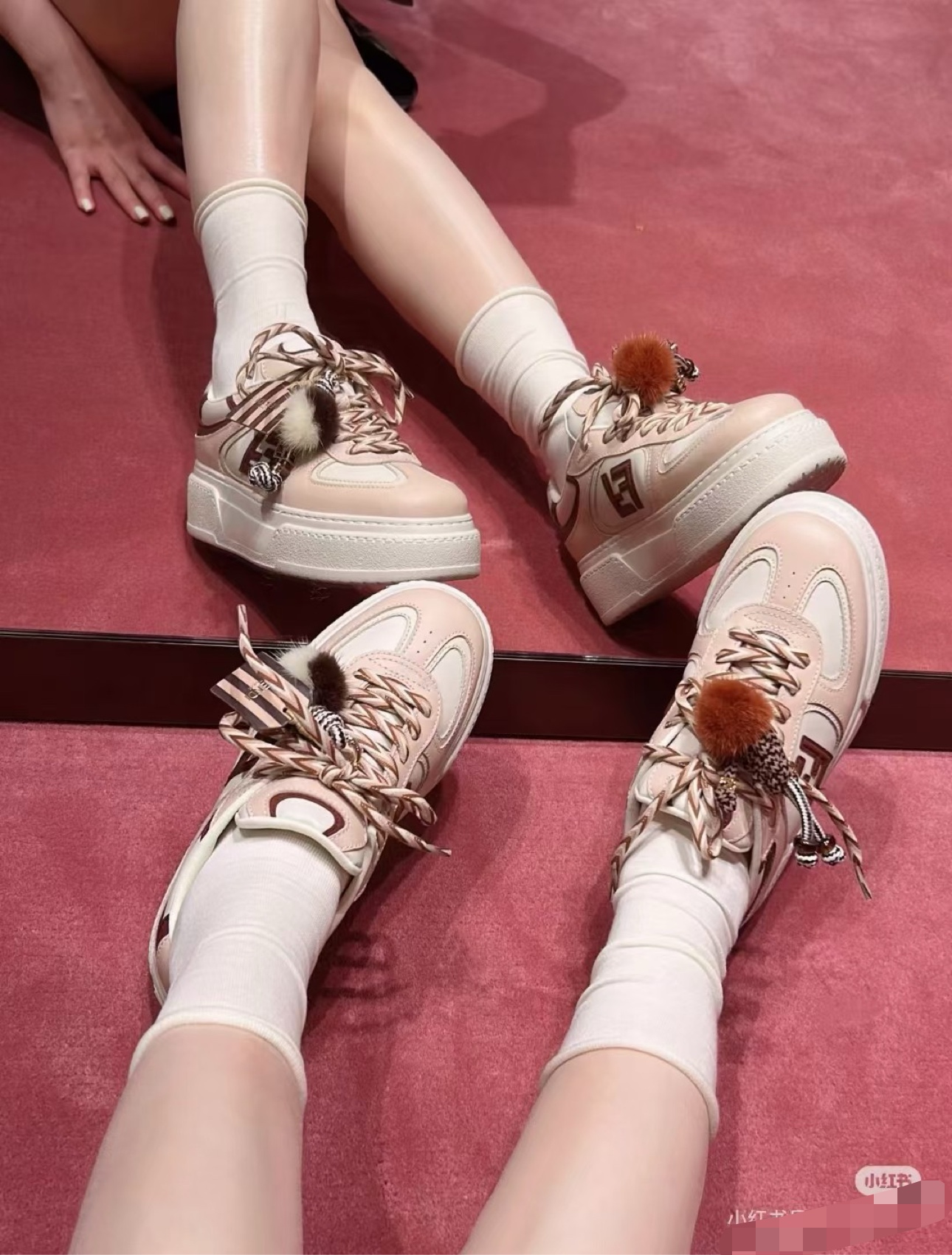 NO:544629,Footwear demonstration, casual shoes/sports shoes, sneakers19860909上脚示范,休闲鞋/运动鞋,sneakers,Women's Shoes