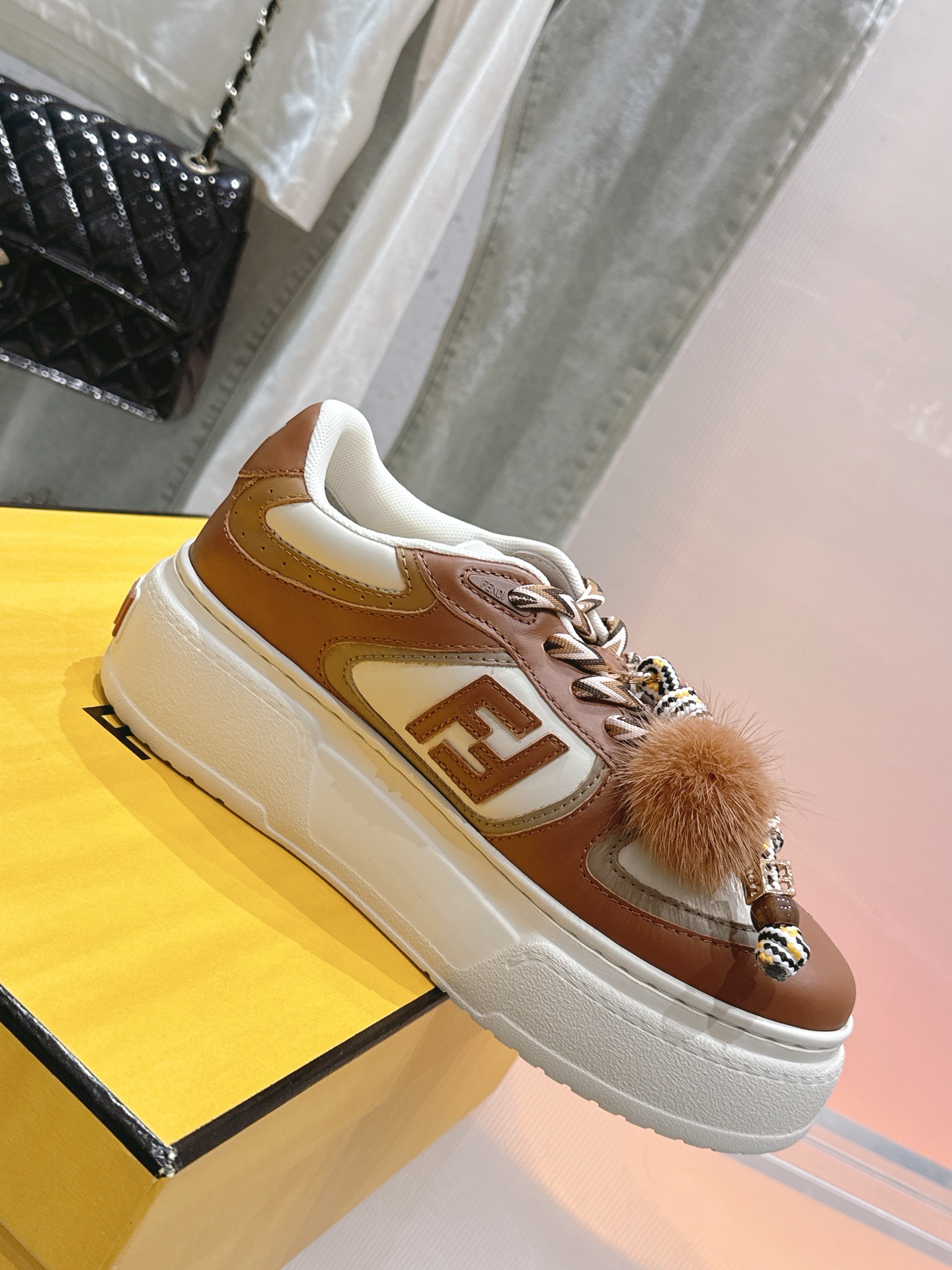 NO:544626,Top quality new First 1 series mesh lace-up thick-soled casual sneakers This pair of Fendi First 1 sneakers are spliced ​​with high-tech mesh fabric and imported cowhide material imported cowhide material Inner original customized breathable mesh, original sole opening ultralight rubber foam material Size 35-40 [40 customized], casual shoes/sports shoes, fendi, sneakers, cowhide19860909顶级品质新款First 1系列网面系带厚底休闲运动鞋 这双芬迪First 1运动鞋,采用高科技网布与进口牛皮材质拼接 面料进口牛皮材料 内里原版定制透气网里 鞋底原版开模超轻橡胶发泡材质 码数35-40 [40订做],休闲鞋/运动鞋,fendi,sneakers,cowhide,Women's Shoes