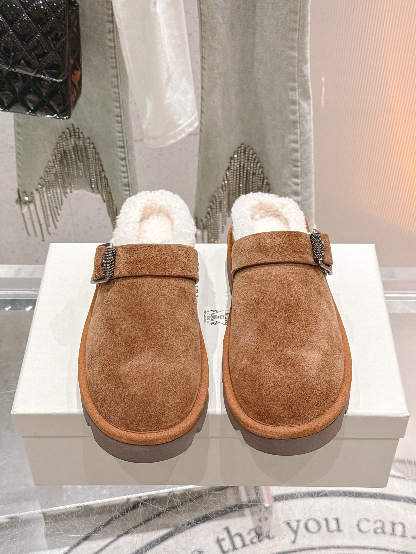 NO:462773,* Top quality BC foreign trade hottest loafer series latest running model. Autumn and winter lamb wool semi-torch new product retro and fashionable. Simple style and BC classic belt buckle decoration, simple, exquisite and low-key!  The feet feel light and the height-enhancing effect is also good!  Imported original beef reverse fleece fabric Top-grade material lamb wool mat Original imported Meina outsole size 35-41 [35.40.41.42 customized], semi-dragged fur shoes, loafers19860909* 顶级品质BC 外贸爆款 乐福鞋系列最新跑量款.秋冬款羊羔毛半拖新品复古又时髦 简单的版型搭配bc经典皮带扣装饰,简约精致又低调！脚感轻盈,增高效果也不错！ 进口原版牛反绒面料 顶级材料羊羔毛里垫 原版进口美耐大底 size 35-41 [35.40.41.42定制],半拖毛毛鞋,loafers,Women's Shoes