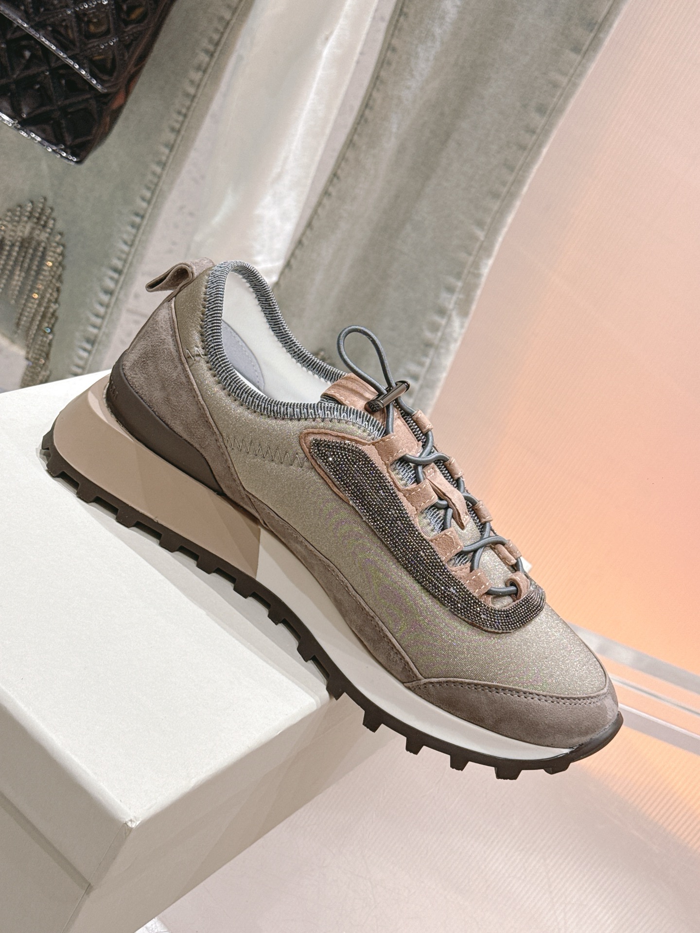 NO:462717,*Top quality Latest classic ♀ series casual shoes and sports shoes, foreign trade running volume popular styles, comfortable and soft feet, super versatile, suitable for all seasons, long-term supply! Imported upper original reverse velvet patchwork fabric, comfortable and breathable cowhide inner footbed, original rubber Meiruan anti-slip sole, size 35-42 [40.41.42 customized], casual shoes/sports shoes, sneakers, cowhide19860909*顶级品质 最新经典♀系列休闲鞋运动鞋,外贸跑量爆款脚感舒适柔软超级百搭,四季皆适宜,长期供貨！ 鞋面进口原版反绒皮拼布料 舒适透气牛皮内里垫脚 原版橡胶美耐防滑大底 码数35-42 [40.41.42订做],休闲鞋/运动鞋,sneakers,cowhide,Women's Shoes