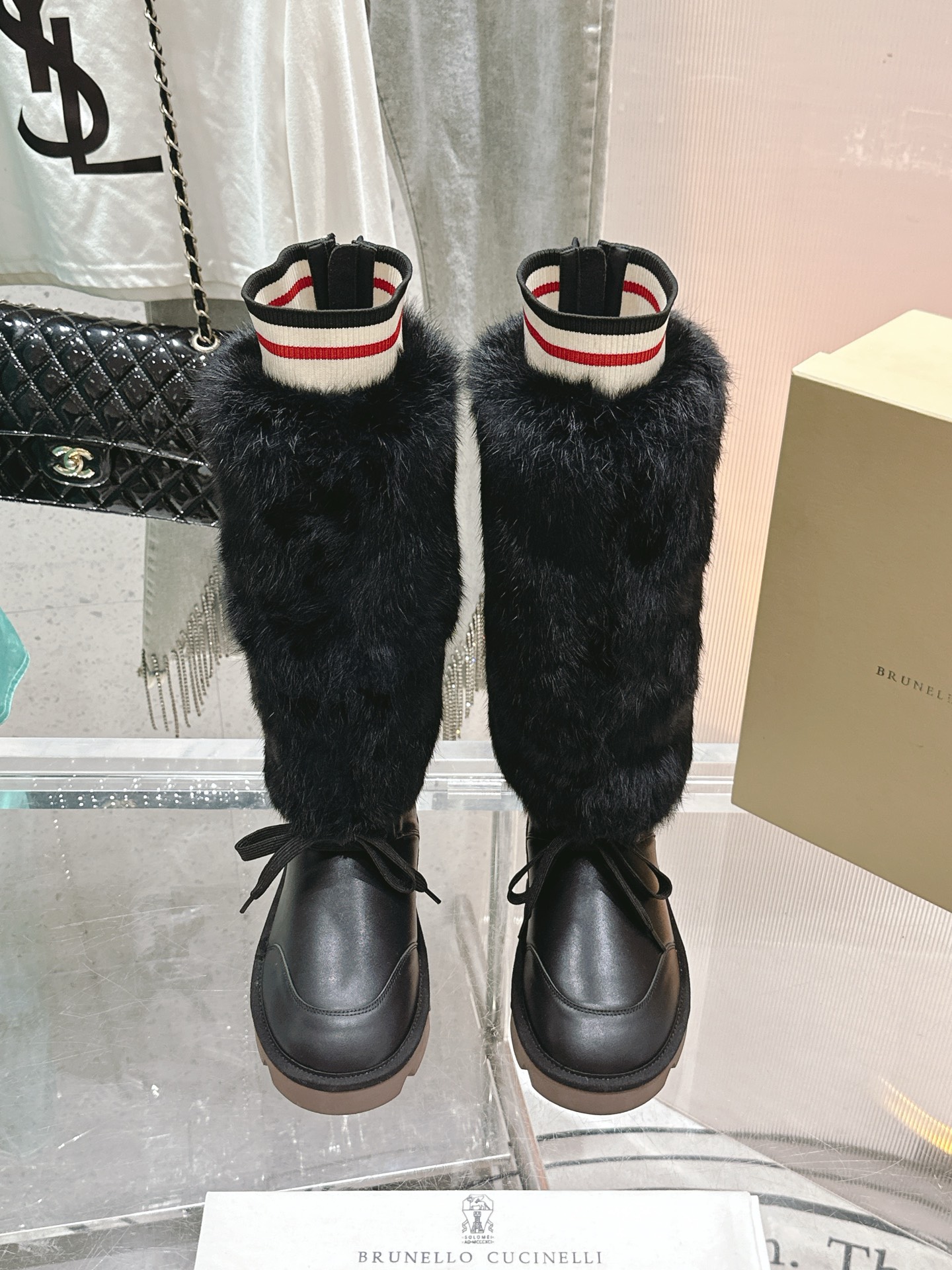 NO:462711,* New autumn and winter snow boots, long boots, foreign trade hot series, top version [can compare materials anyway] Retro and high-end, simple and atmospheric, and very pleasing style!  The king of high-end versatile feet, the feet feel very comfortable, super versatile + super durable, suitable for both autumn and winter!  Original imported cowhide + top rabbit hair high-end material Super warm and comfortable plus fleece inner footbed Custom Italian high-density original sole Size 35-41 [40/41 Custom made], boots, boots, cowhide19860909* 秋冬季新品雪地靴长筒靴子 外贸爆款系列 顶级版本[可任意对比材料] 复古又高级 简约又大气,属于非常耐看的款式！ 高级百搭之王,脚感很好很舒服,超级百搭+超级耐看,秋冬皆适宜！ 原版进口牛皮+顶级兔毛高端材料 超级保暖舒适加绒内里垫脚 定制意大利高密度原版大底 尺码35-41 [40/41订做],靴子,boots,cowhide,Women's Shoes