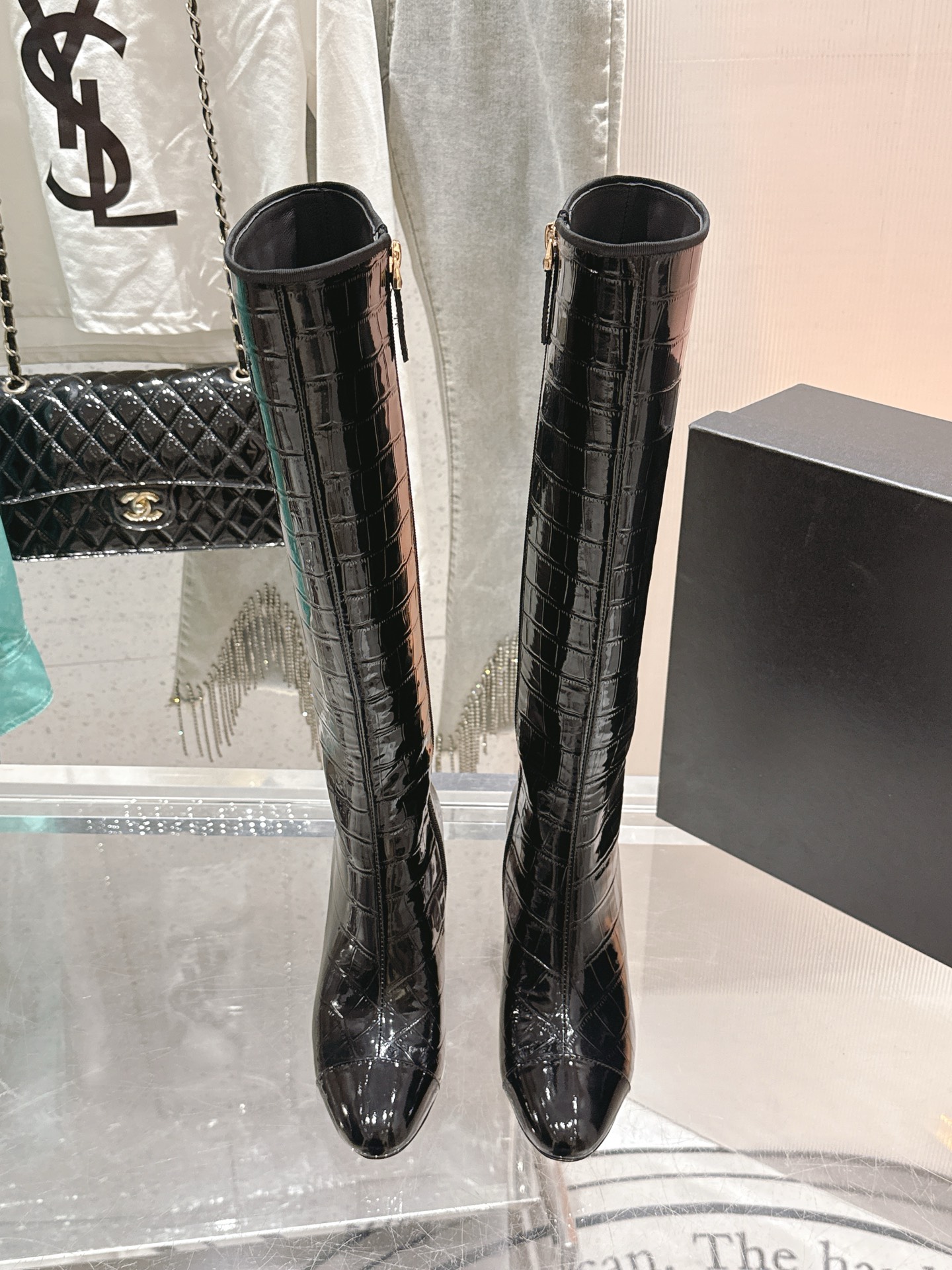 NO:562470,｜Classic color-blocked 15-inch high-heeled boots, top-notch handsome machine boots, full of high-end sense, the counter's new series of versatile nude boots for autumn and winter, with all-purpose boots, a crazy burst of charm, exclusive for the new season, original stone grain cowhide fabric, silk sheepskin lining, genuine leather outsole imported from Italy, heel height: 8.5cm size35-42 [40/41/42 customization], boots, boots, cowhide, sheepskin, Leather soles19860909｜经典拼色15寸高跟靴 顶级帅气机靴 高级感十足,专柜全新系列百搭裸靴秋冬搭配万能神靴,疯狂爆发小香魅力独家新一季 原版石头纹牛皮面料 内里垫脚丝绸羊皮 意大利进口真皮大底 跟高: 8.5cm size35-42 [40/41/42定制],靴子,boots,cowhide,sheepskin,Leather soles,Women's Shoes